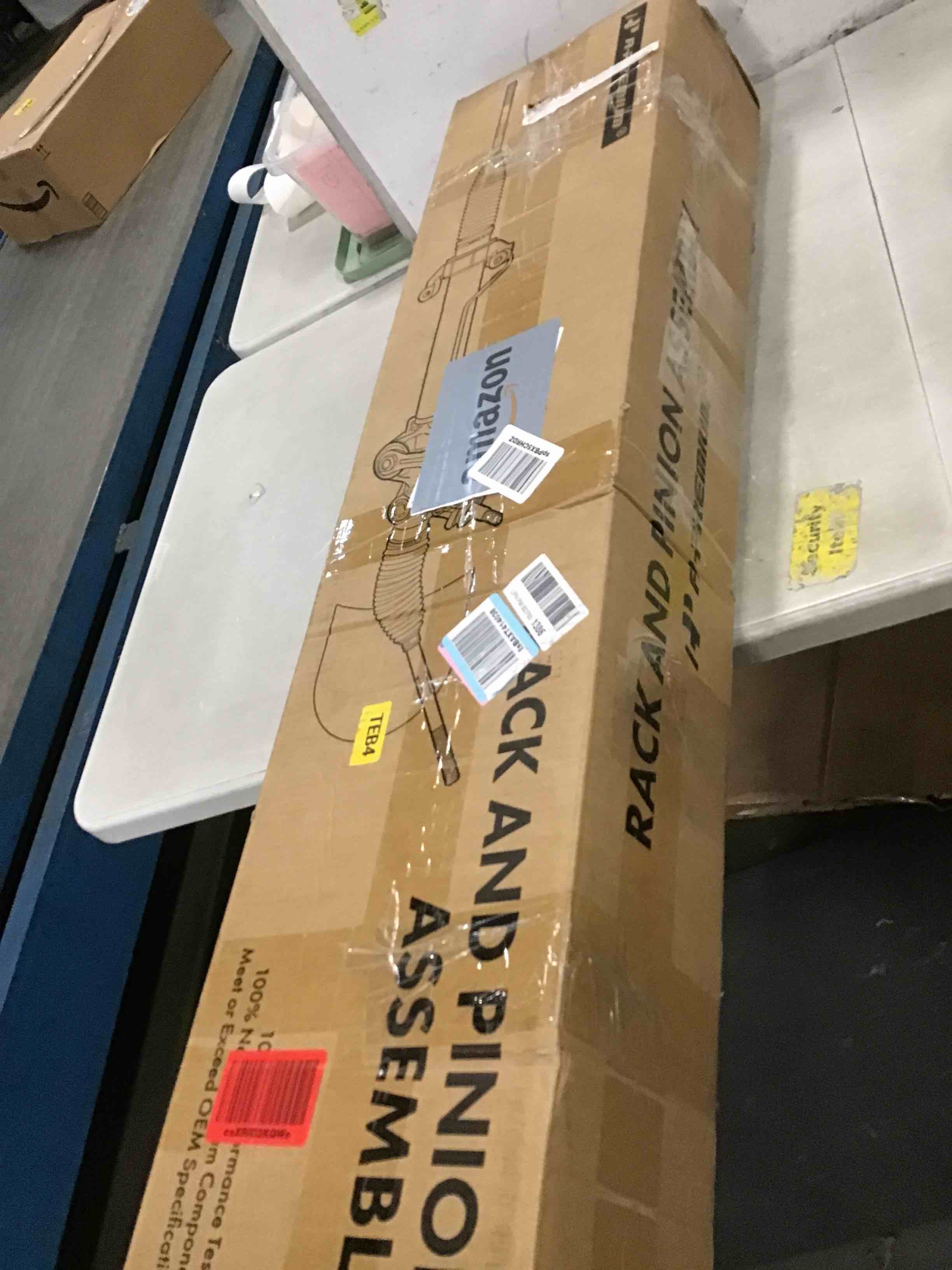 https://s3.amazonaws.com/lotting-images-prod/bidfta/PNK0328317_1728561978858.jpeg