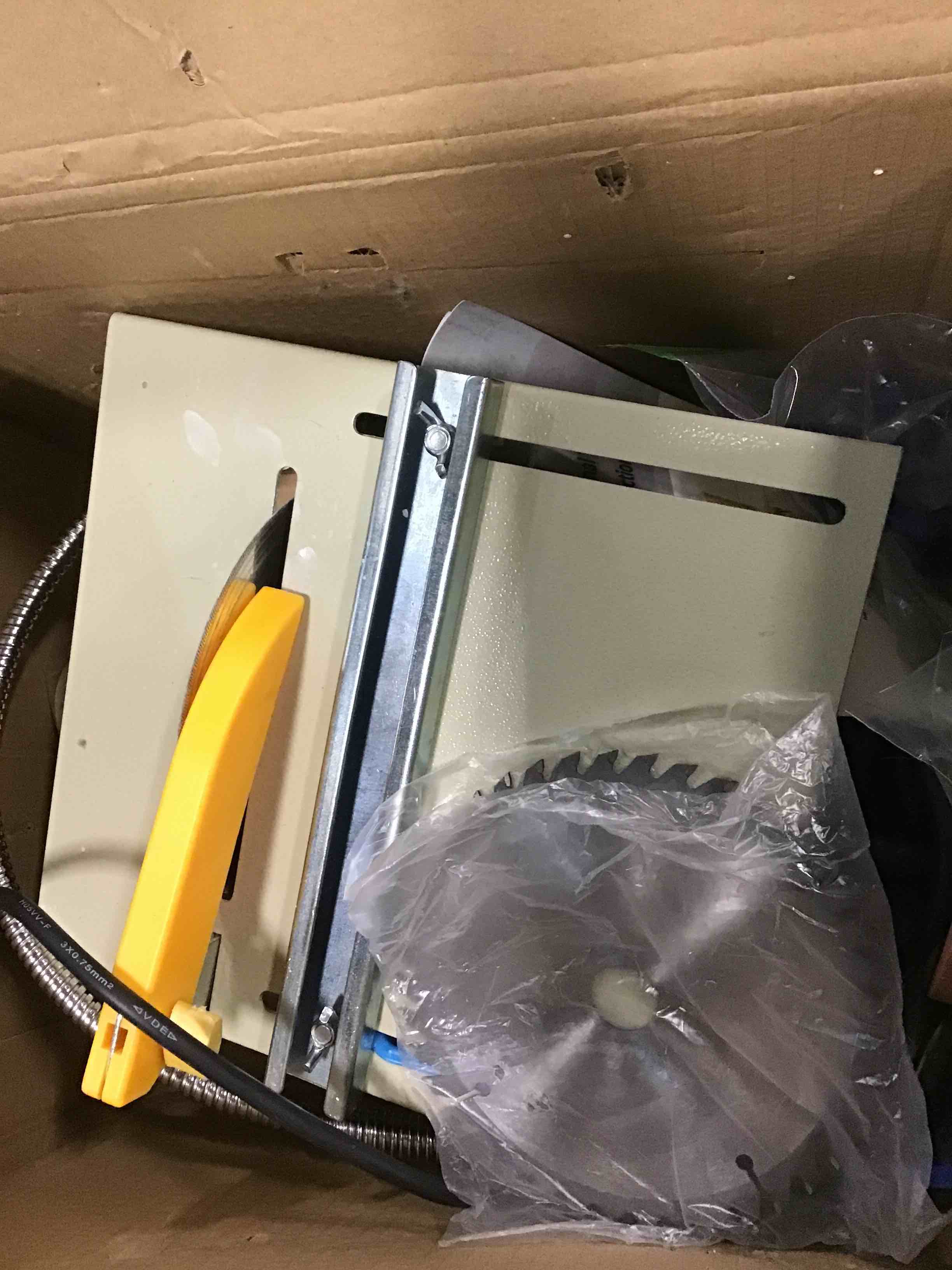 https://s3.amazonaws.com/lotting-images-prod/bidfta/PNK0328860_1728388305681.jpeg