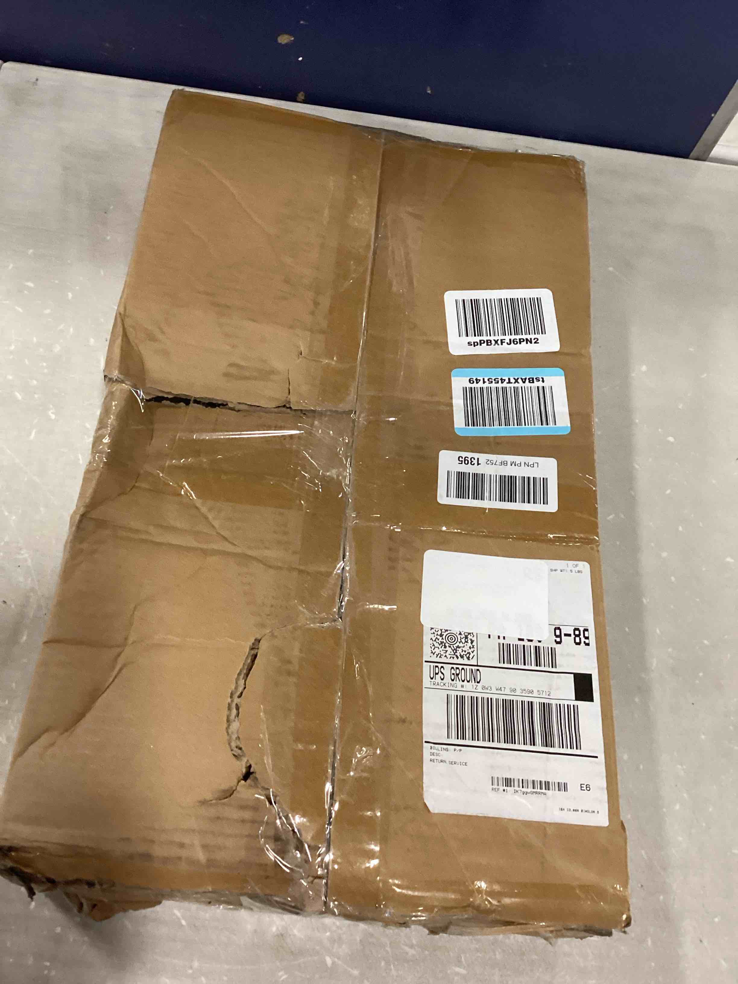 https://s3.amazonaws.com/lotting-images-prod/bidfta/PNK0330522_1728046759948.jpeg