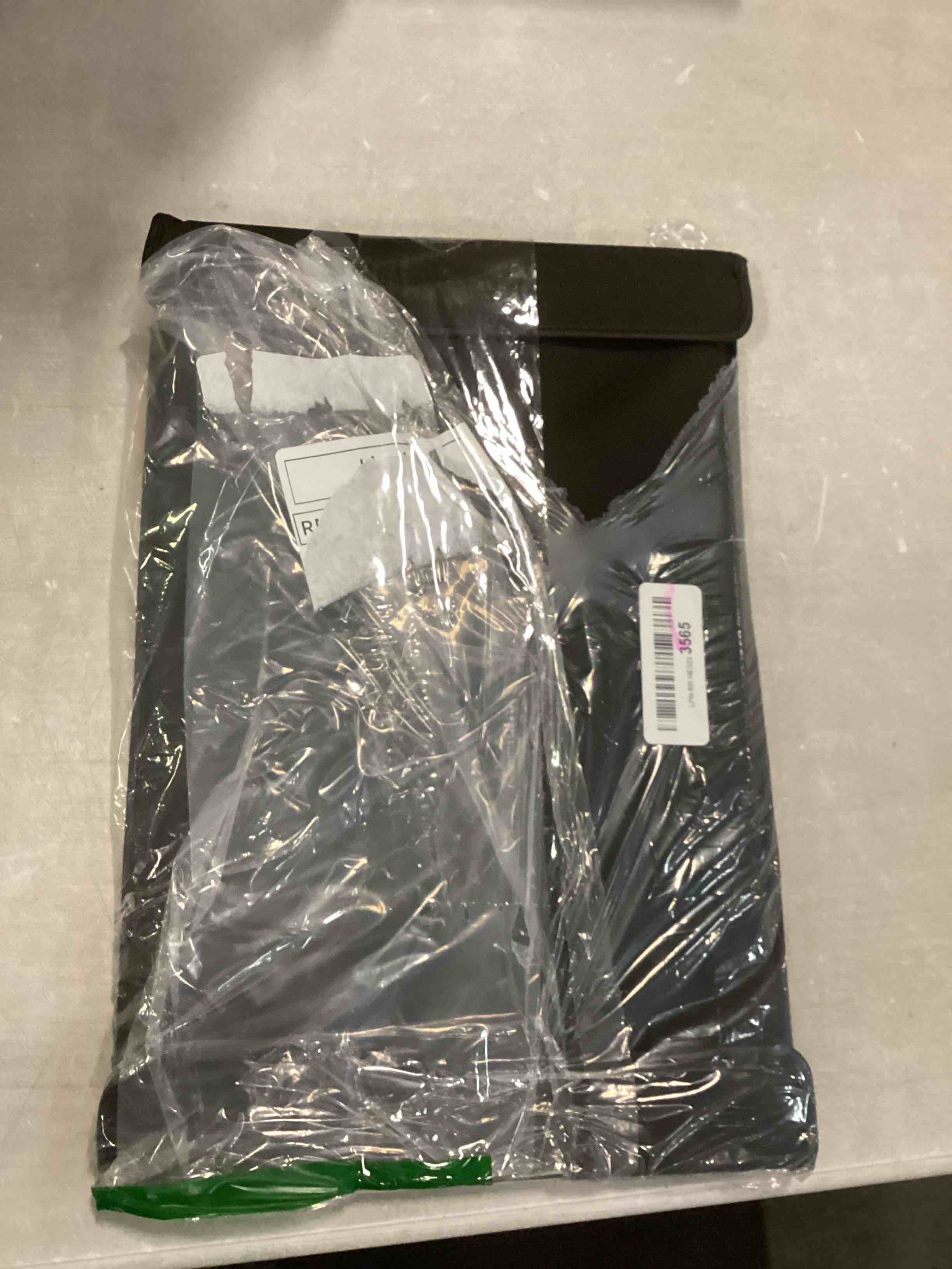 https://s3.amazonaws.com/lotting-images-prod/bidfta/PNK0330983_1727890152279.jpeg