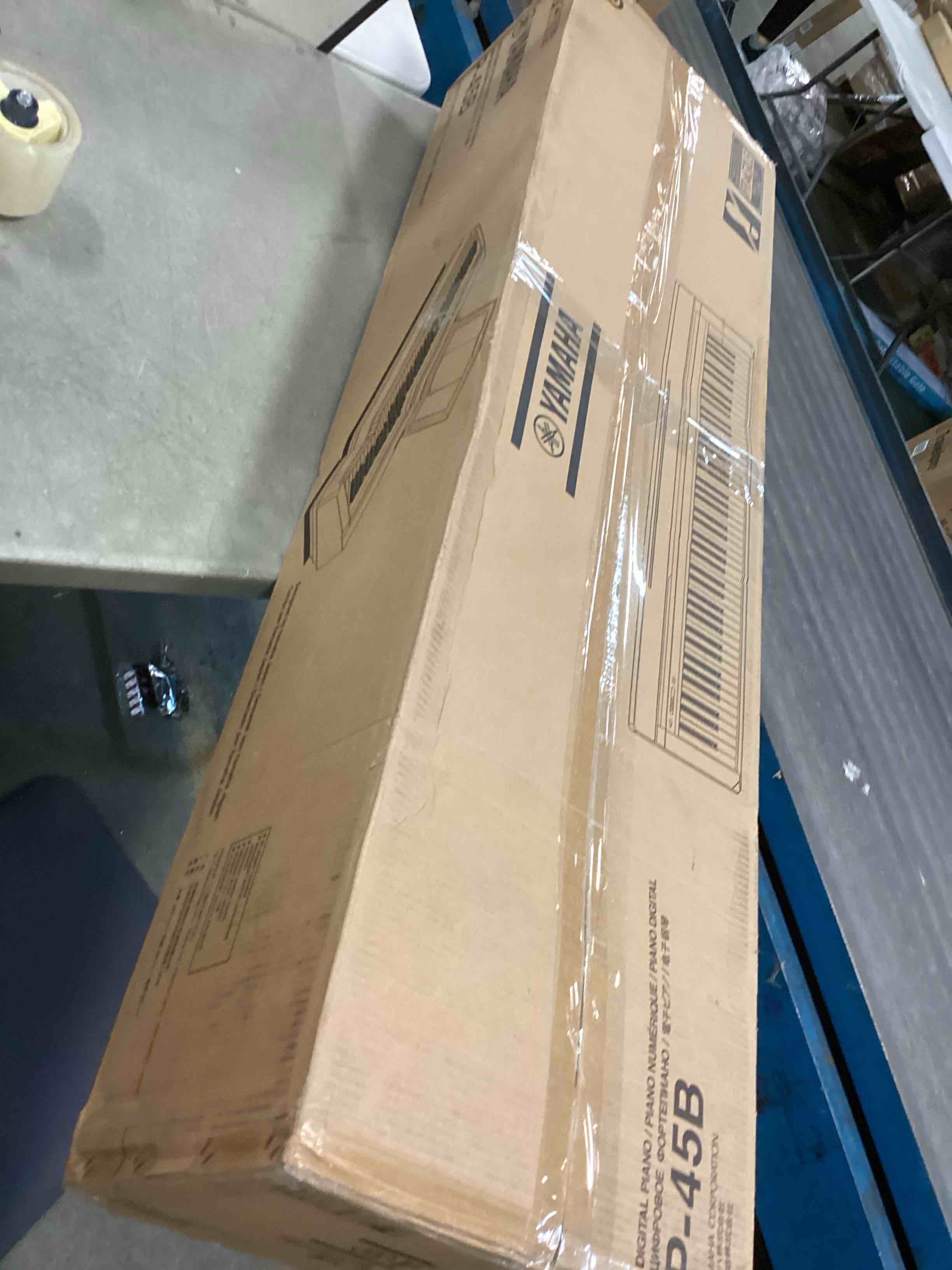 https://s3.amazonaws.com/lotting-images-prod/bidfta/PNK0331802_1727541735336.jpeg