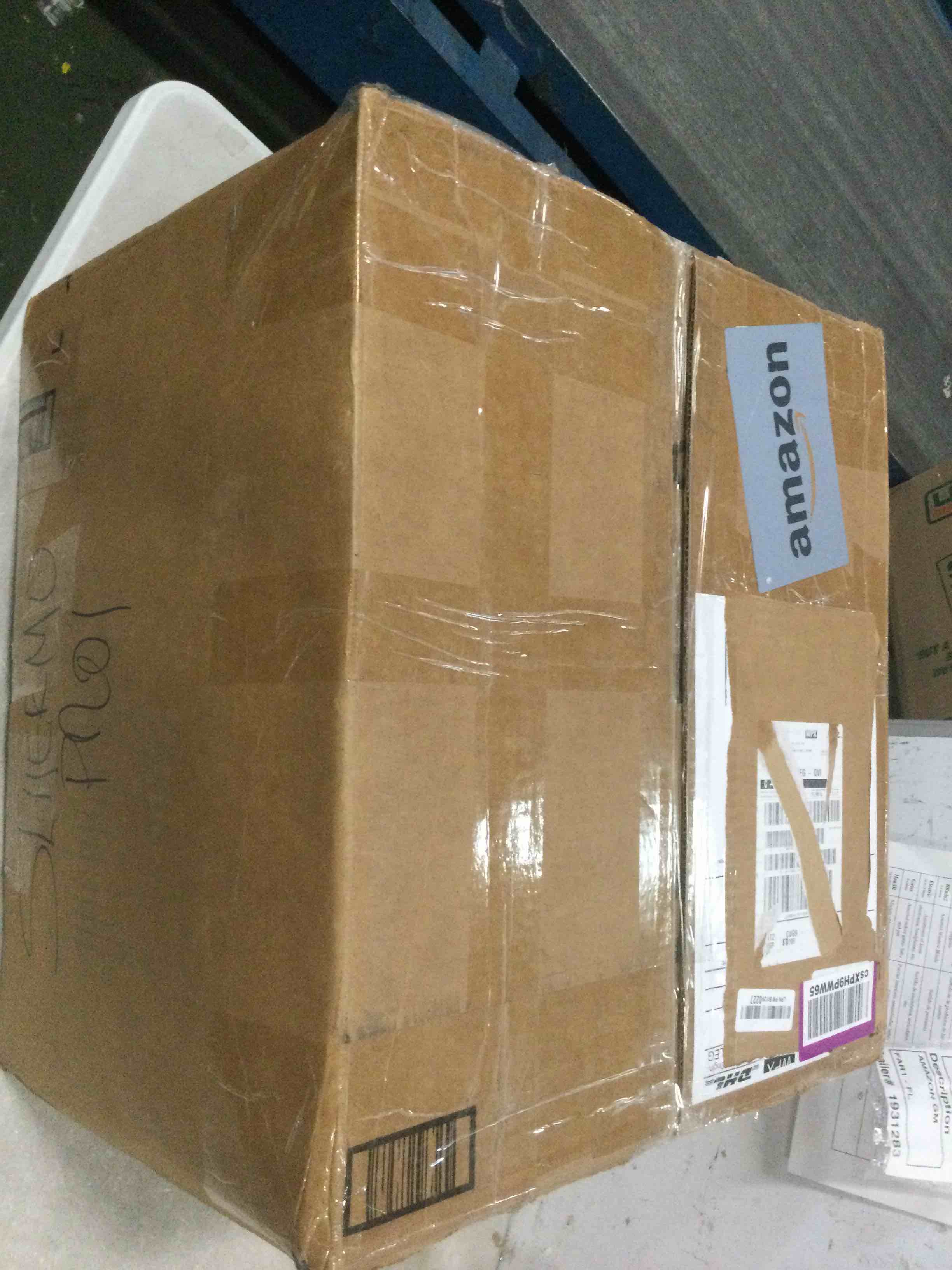 https://s3.amazonaws.com/lotting-images-prod/bidfta/PNK0332063_1728598250878.jpeg