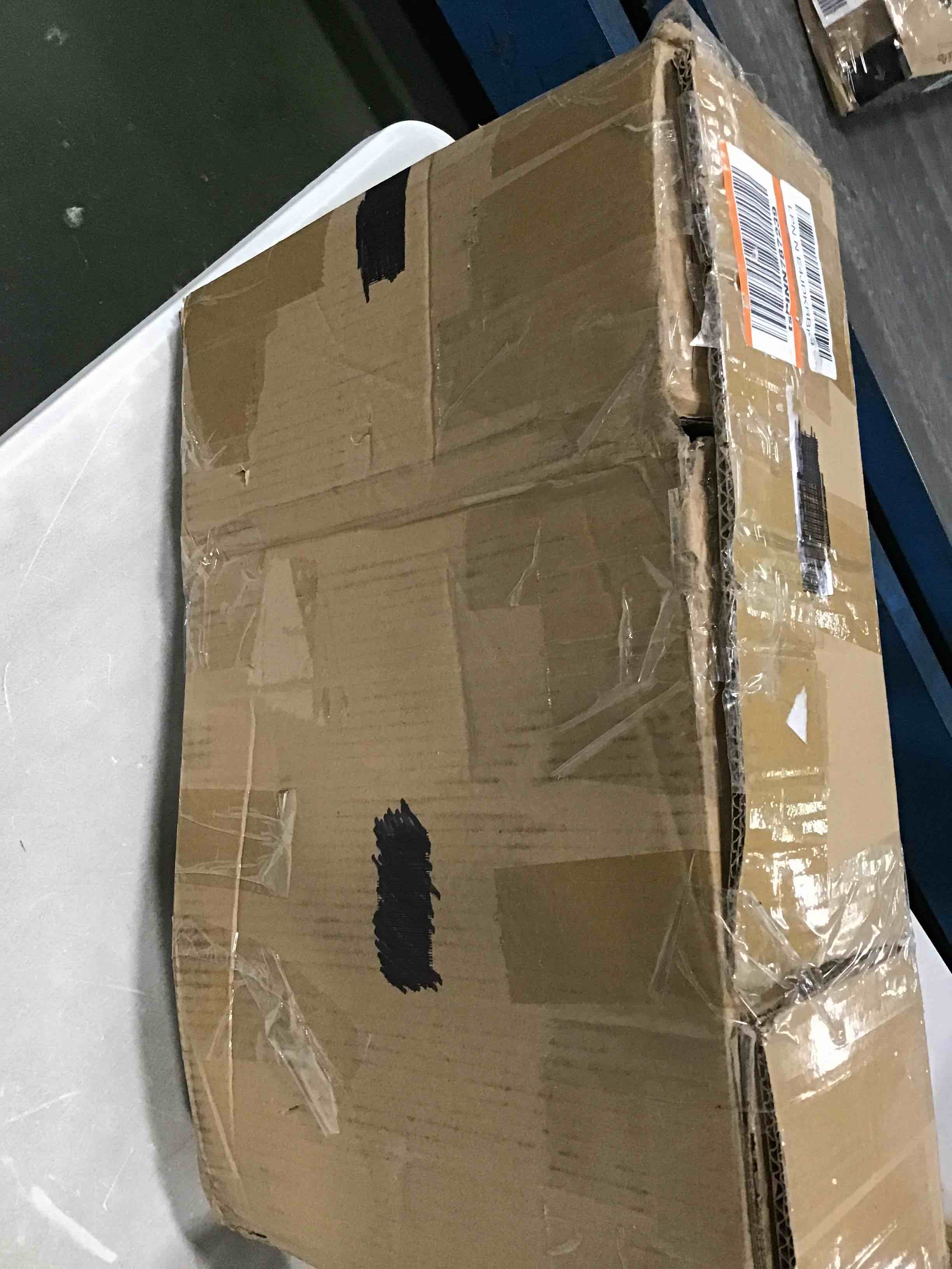 https://s3.amazonaws.com/lotting-images-prod/bidfta/PNK0333306_1727914285195.jpeg