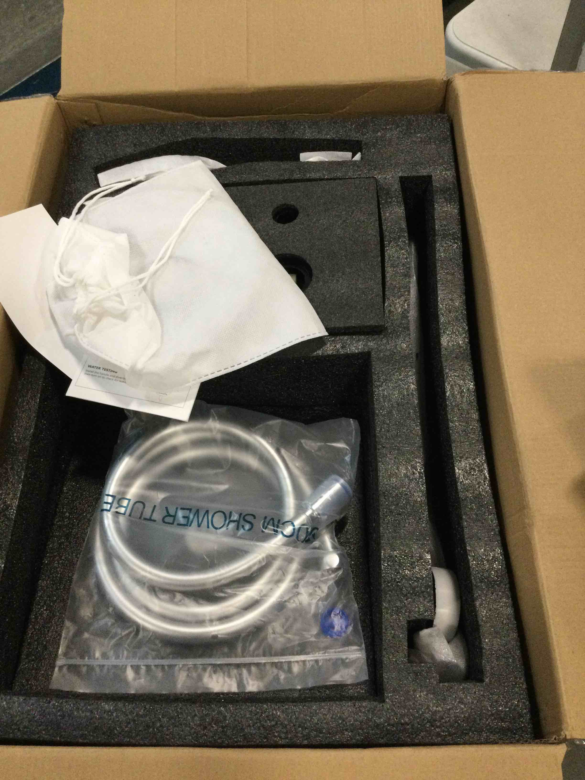 https://s3.amazonaws.com/lotting-images-prod/bidfta/PNK0333770_1727743831991.jpeg