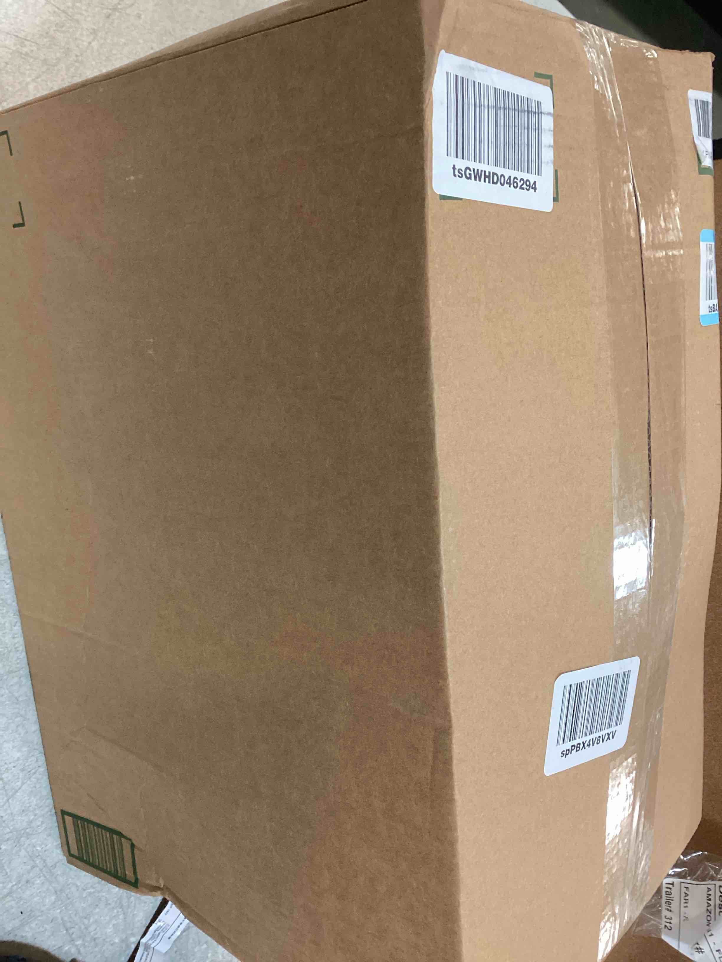 https://s3.amazonaws.com/lotting-images-prod/bidfta/PNK0335213_1727961672482.jpeg