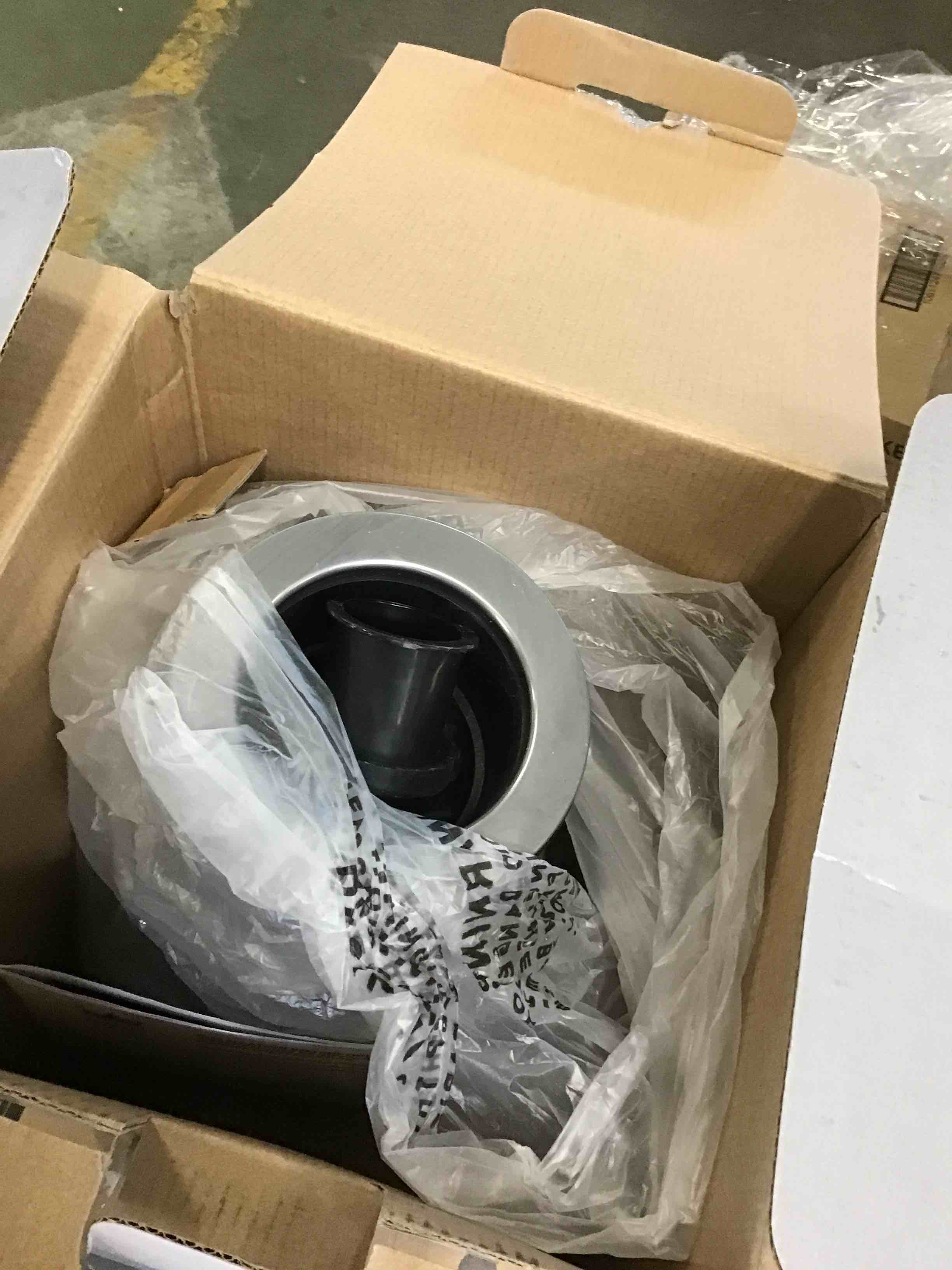https://s3.amazonaws.com/lotting-images-prod/bidfta/PNK0336420_1728571730717.jpeg