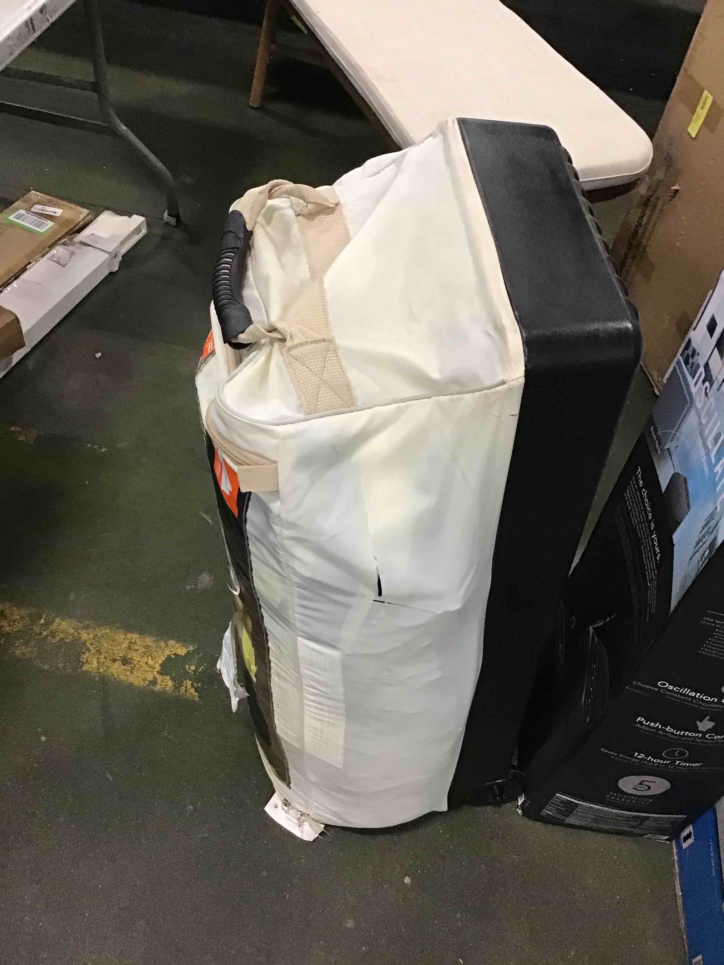 https://s3.amazonaws.com/lotting-images-prod/bidfta/PNK0336608_1728476516901.jpeg