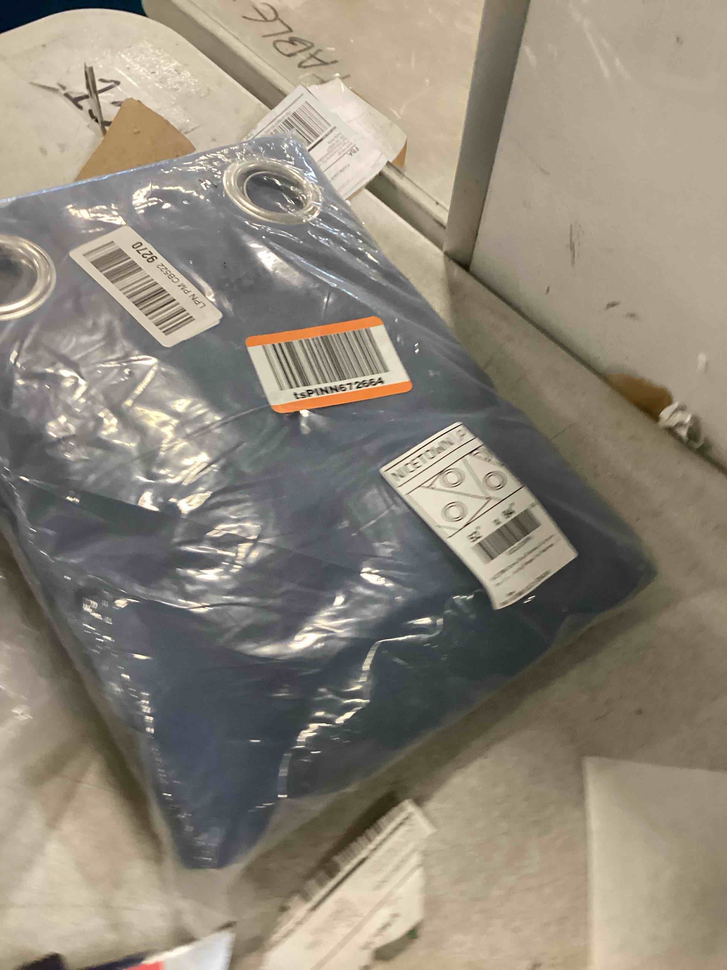 https://s3.amazonaws.com/lotting-images-prod/bidfta/PNK0336669_1728413336095.jpeg