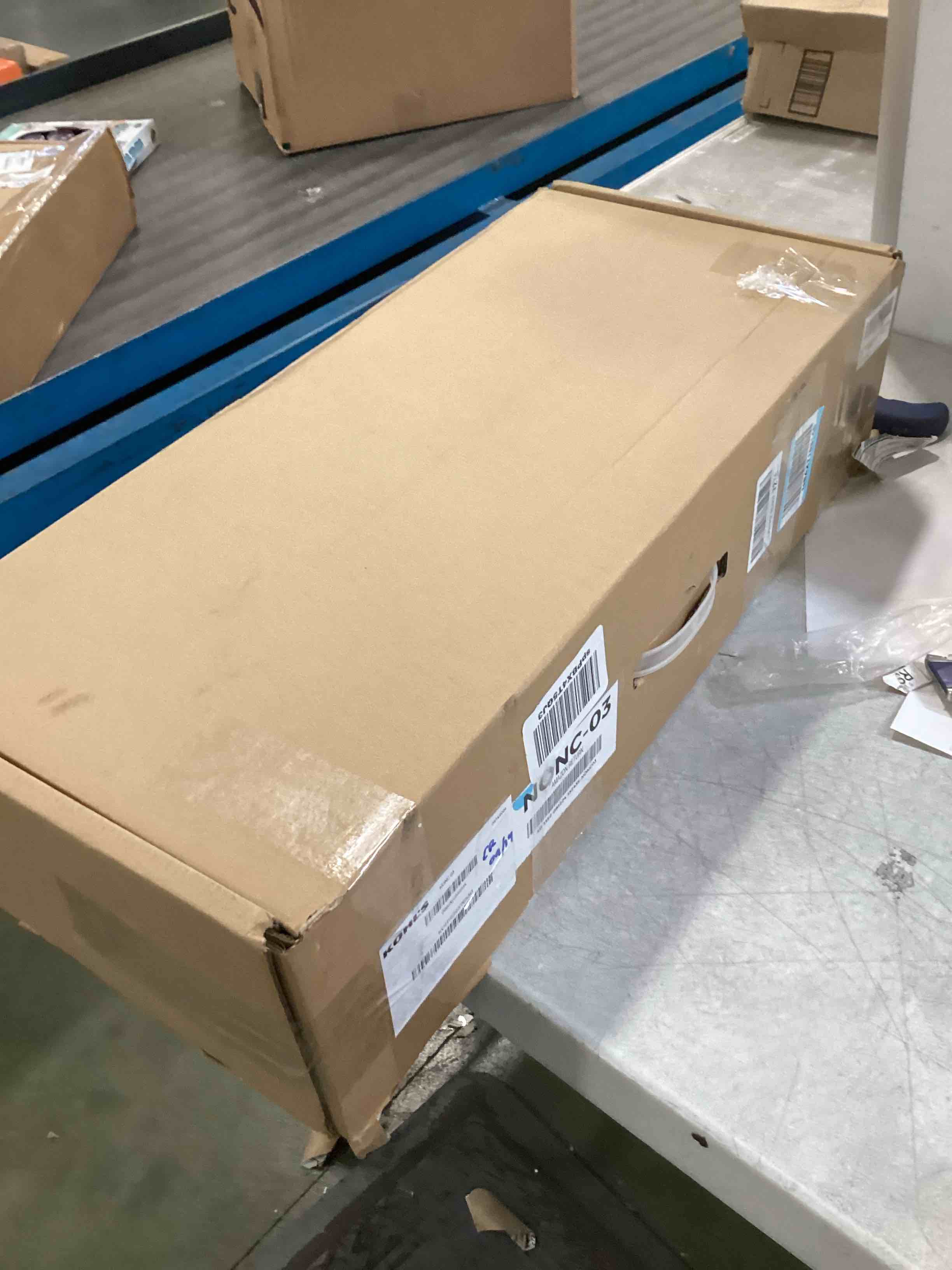 https://s3.amazonaws.com/lotting-images-prod/bidfta/PNK0336705_1728405143767.jpeg