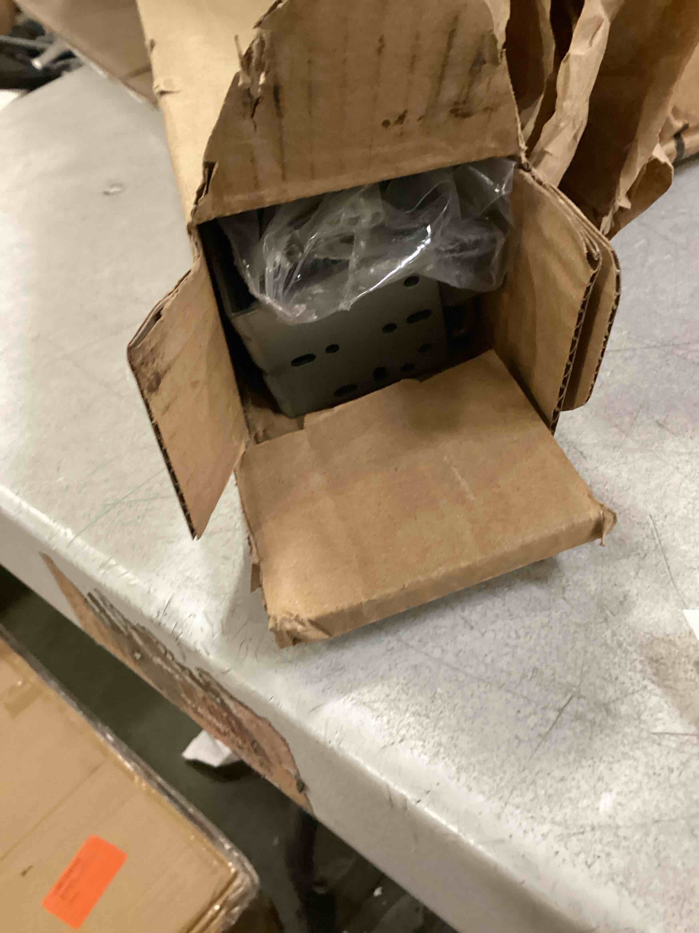 https://s3.amazonaws.com/lotting-images-prod/bidfta/PNK0336748_1728399001347.jpeg