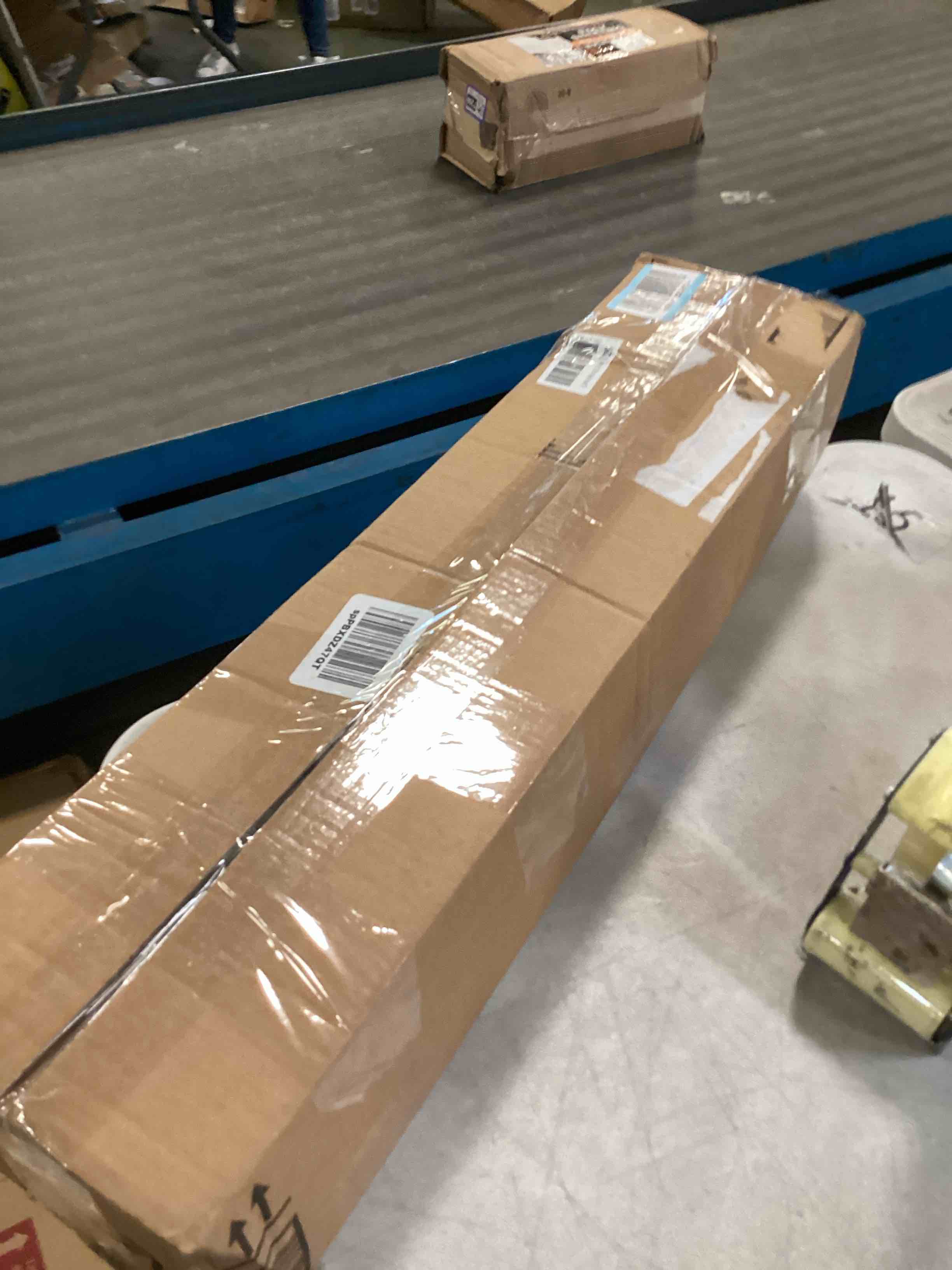 https://s3.amazonaws.com/lotting-images-prod/bidfta/PNK0336748_1728399052314.jpeg