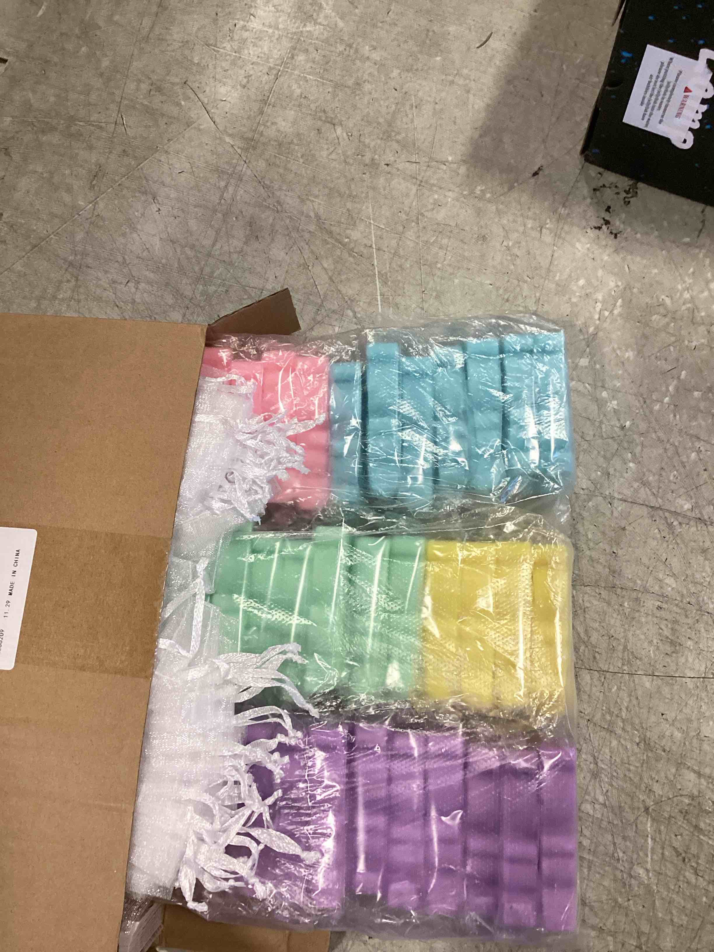 https://s3.amazonaws.com/lotting-images-prod/bidfta/PNK0339206_1728056613114.jpeg