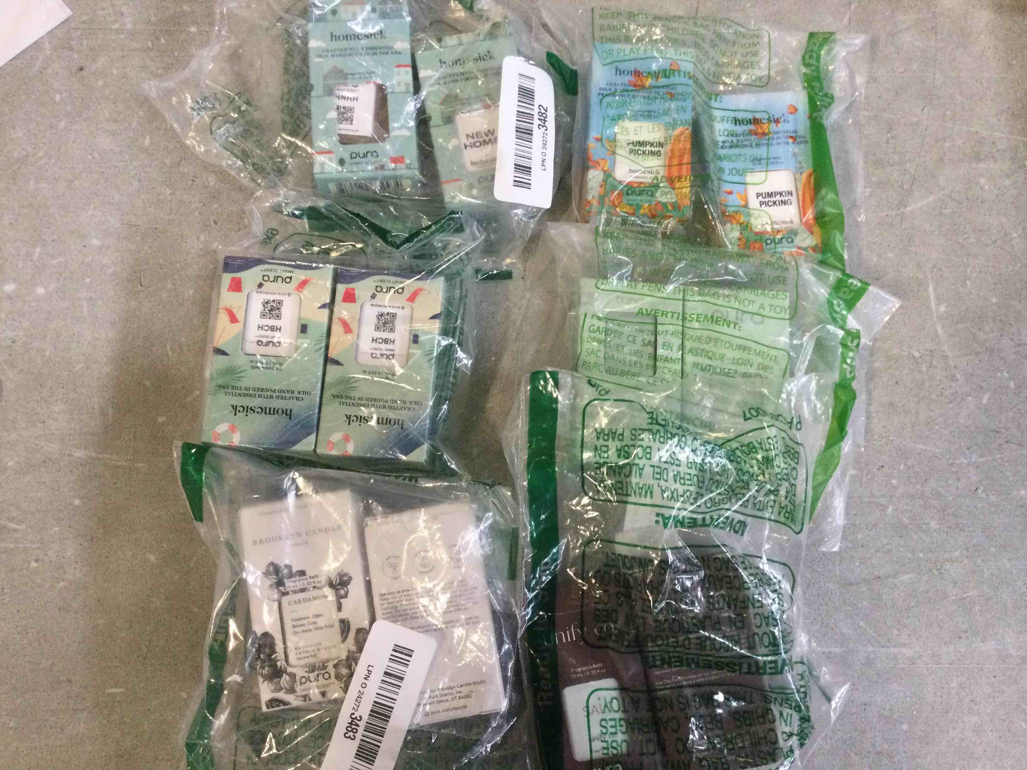Mixture of loose cleaning supplies
