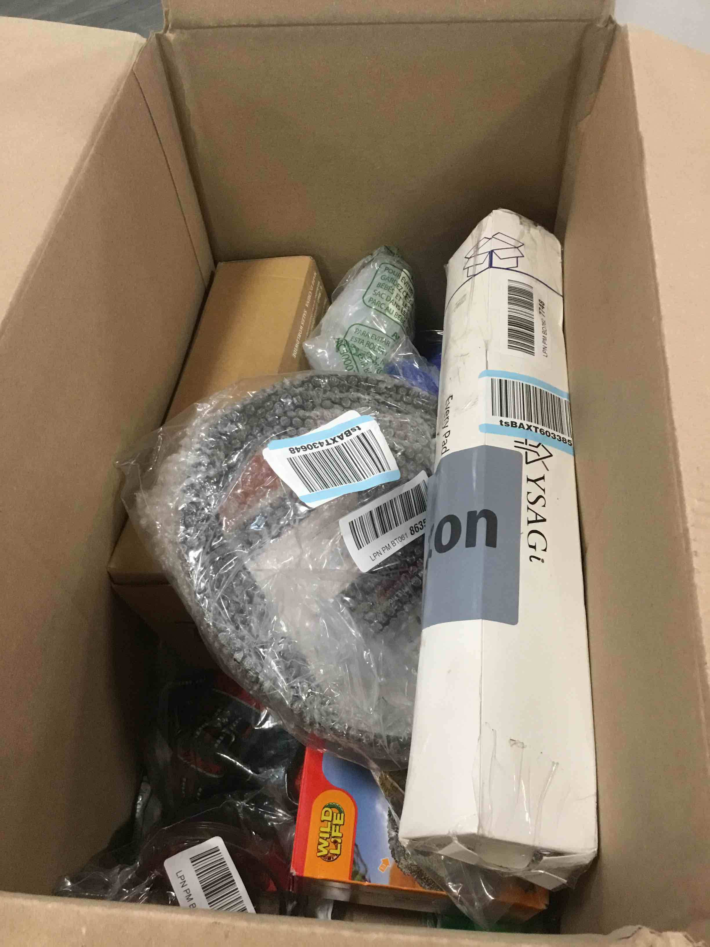 Assorted of  Products for the Maintenance or Decoration of the Home (it can include a variety of sizes and models)