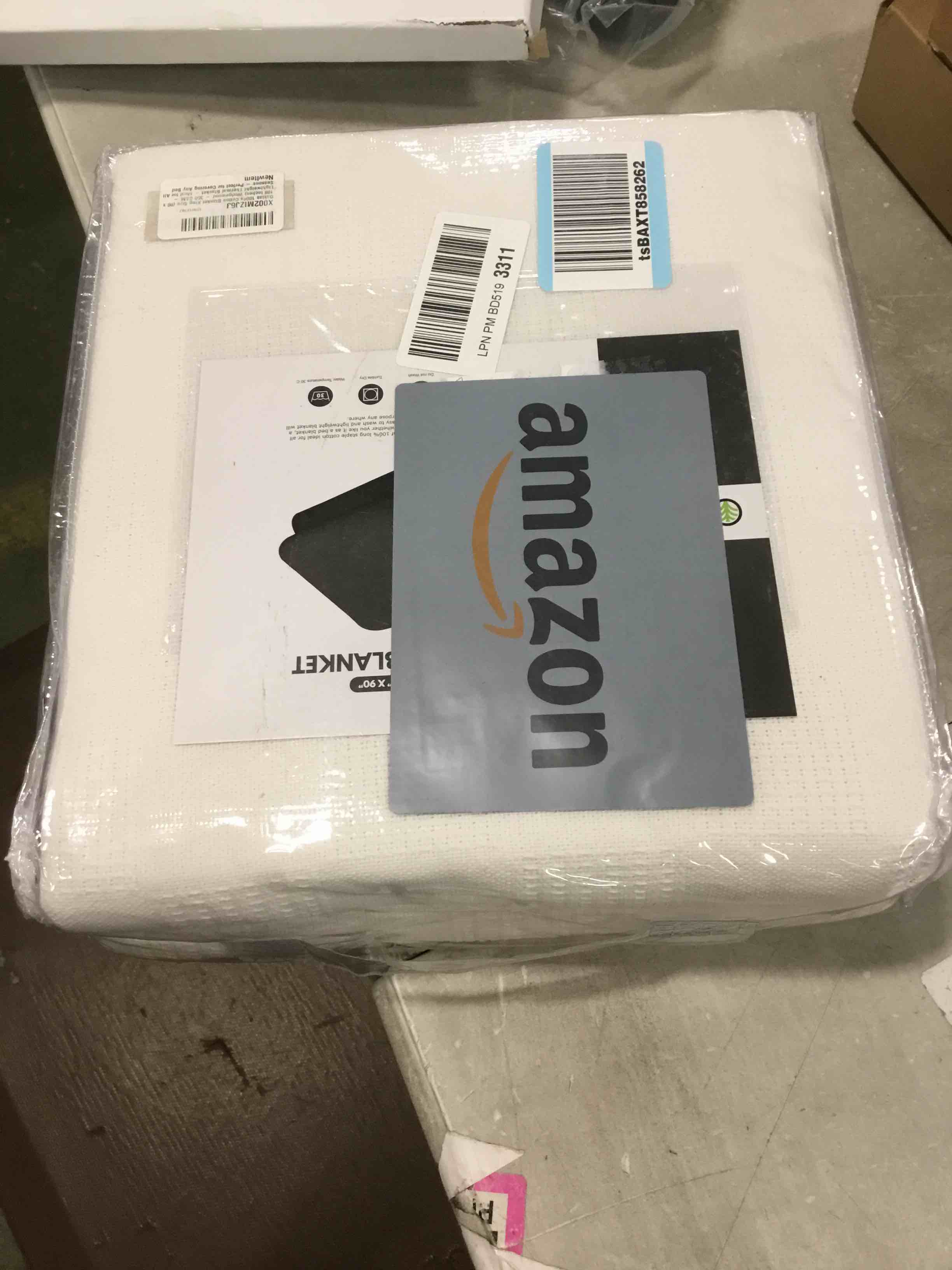 https://s3.amazonaws.com/lotting-images-prod/bidfta/PNK0342257_1728487350835.jpeg