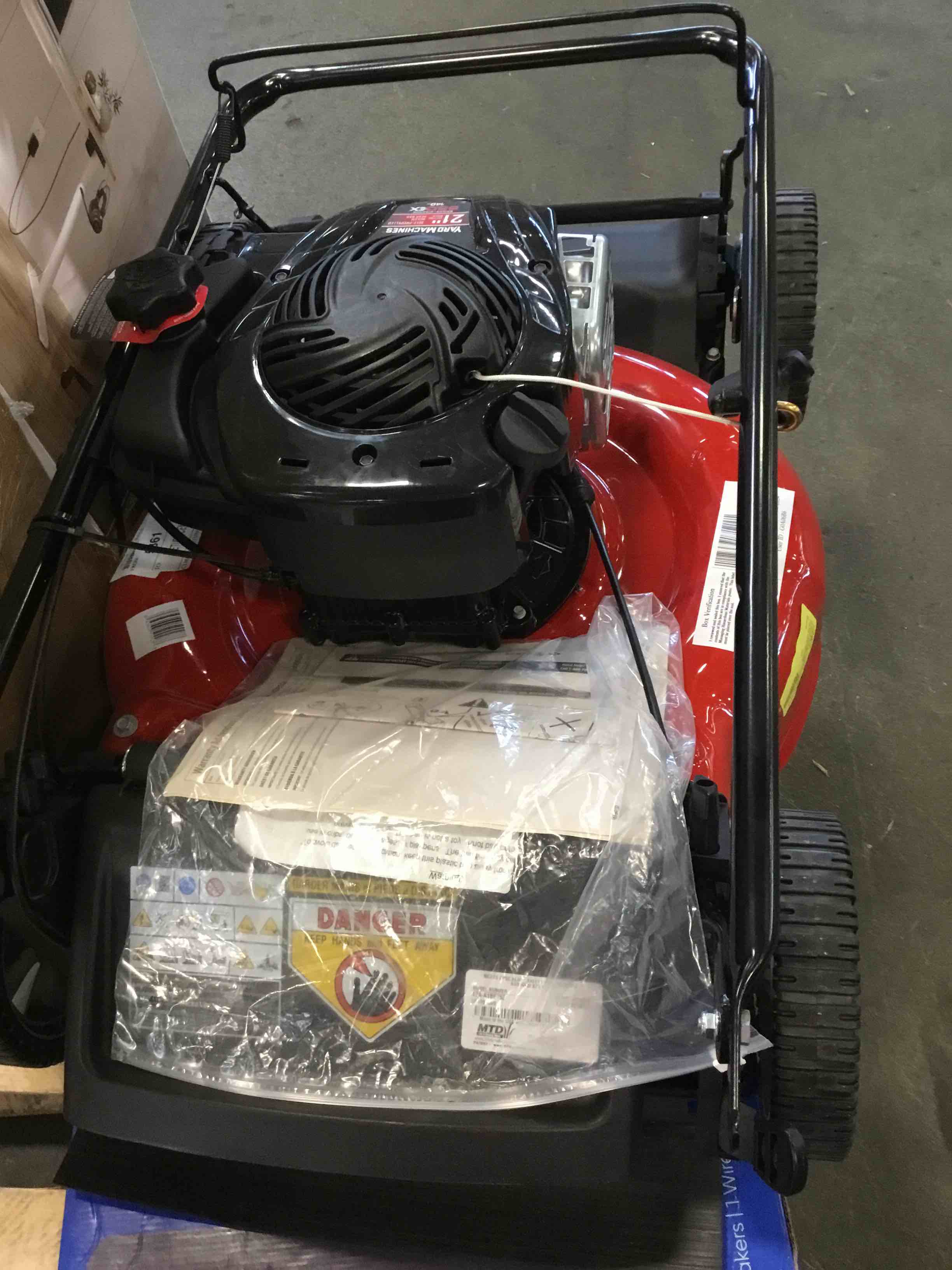 Yard Machines 21in FWD Walk Behind Lawn Mower with 140cc Briggs