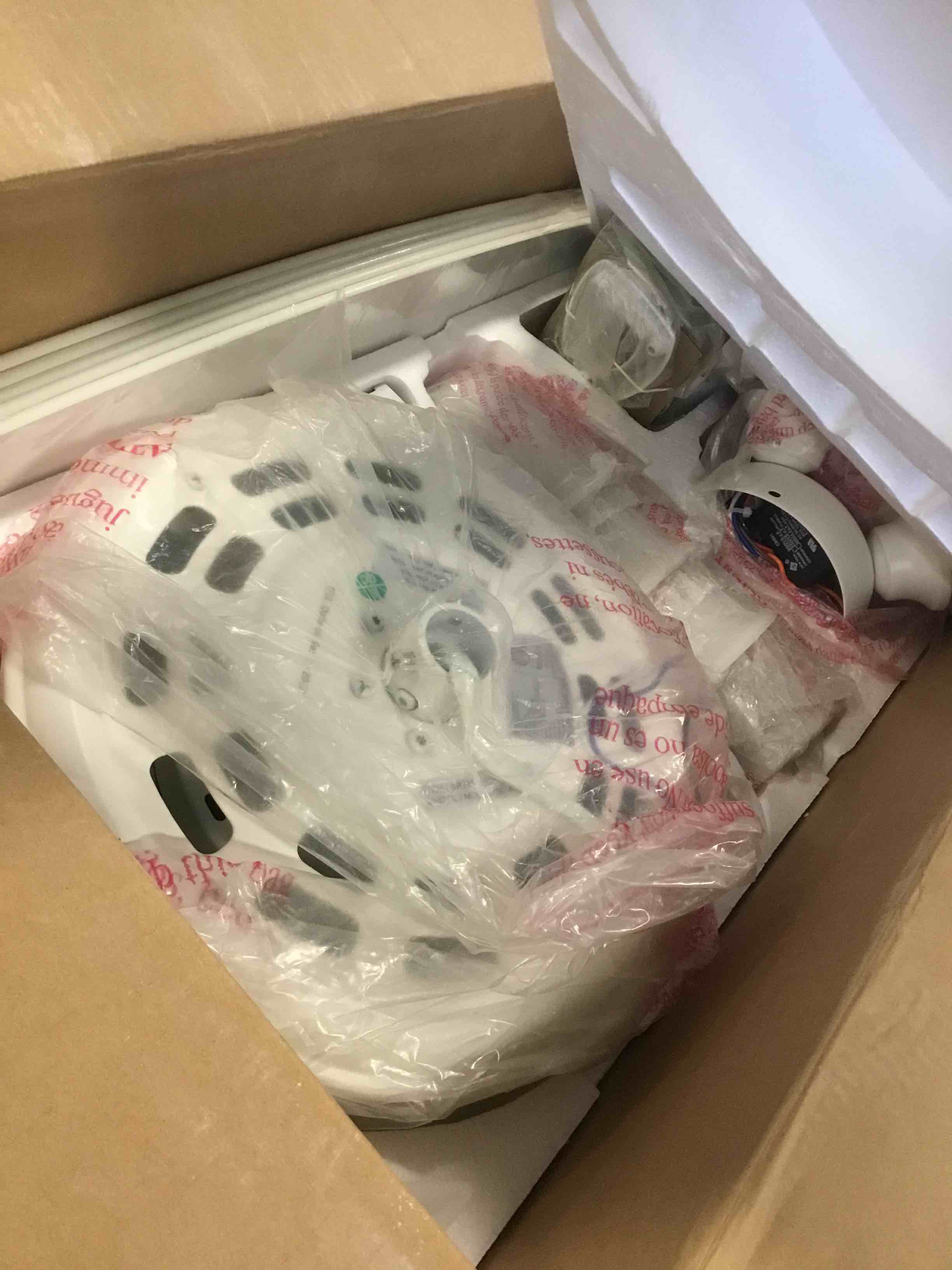 https://s3.amazonaws.com/lotting-images-prod/bidfta/PNK0343200_1727986017327.jpeg