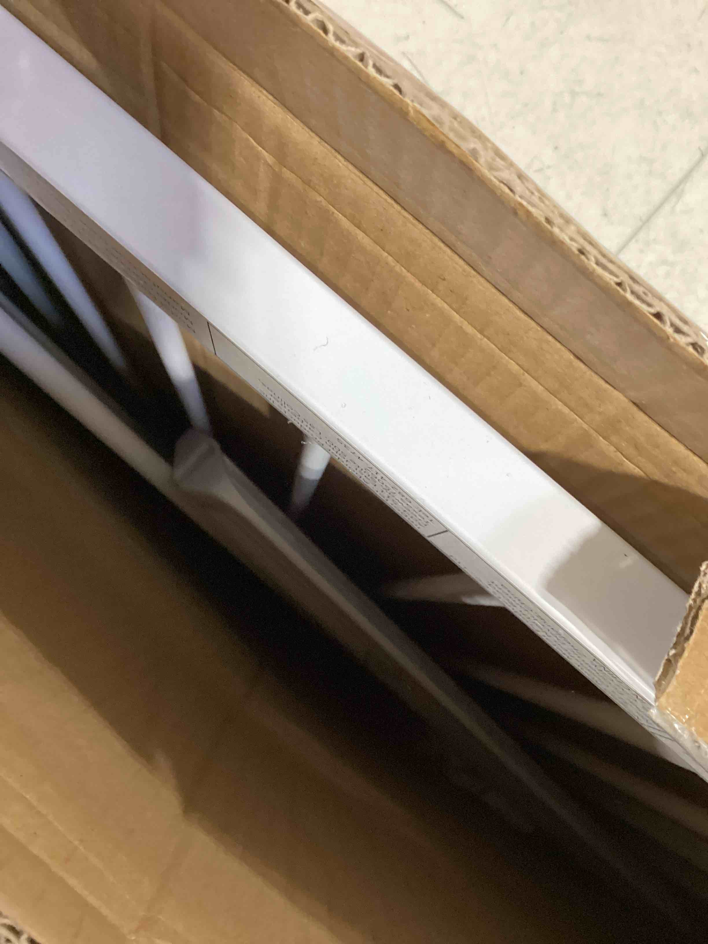 https://s3.amazonaws.com/lotting-images-prod/bidfta/PNK0348636_1730996878266.jpeg