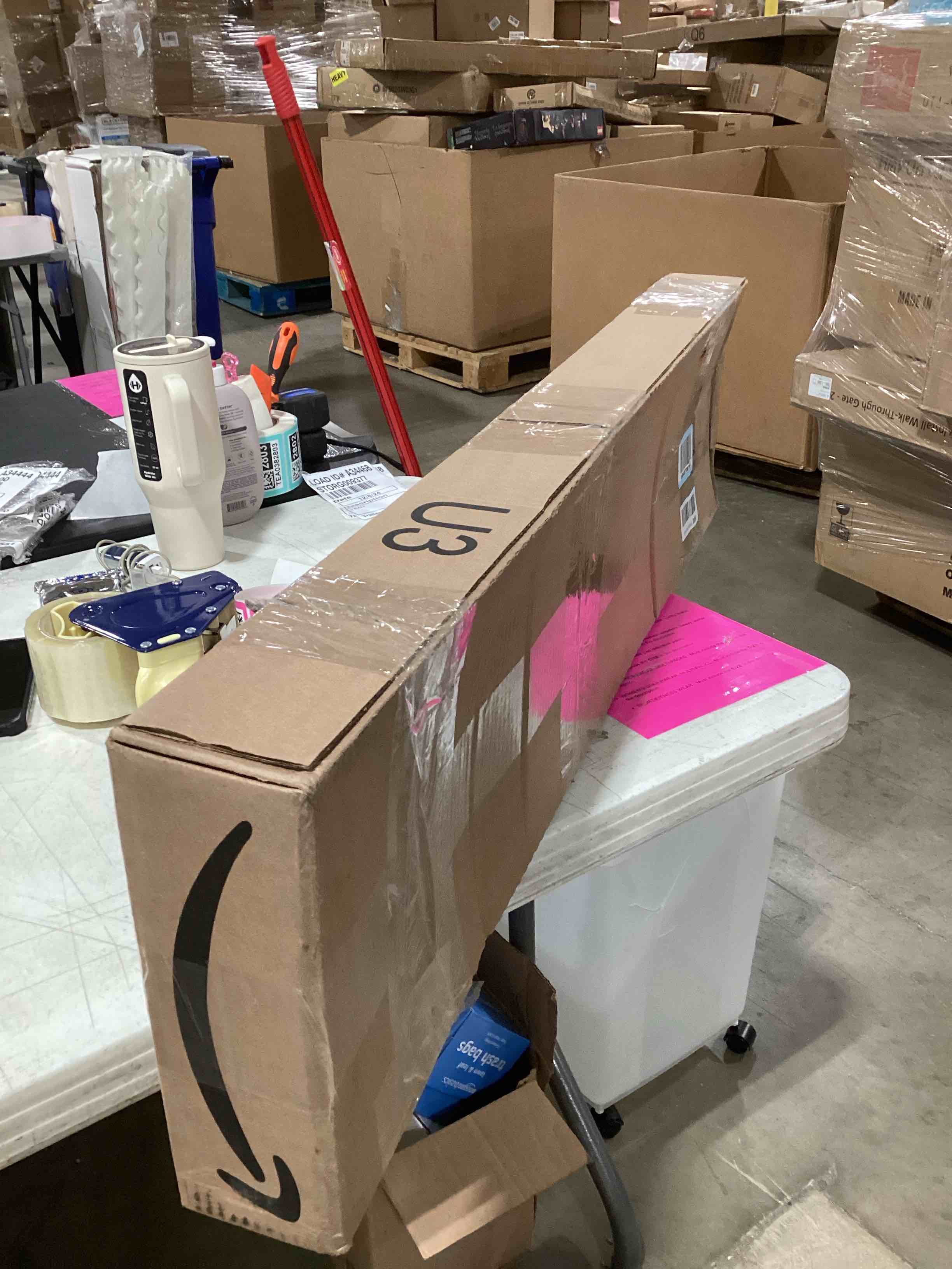 https://s3.amazonaws.com/lotting-images-prod/bidfta/PNK0350256_1733746420555.jpeg