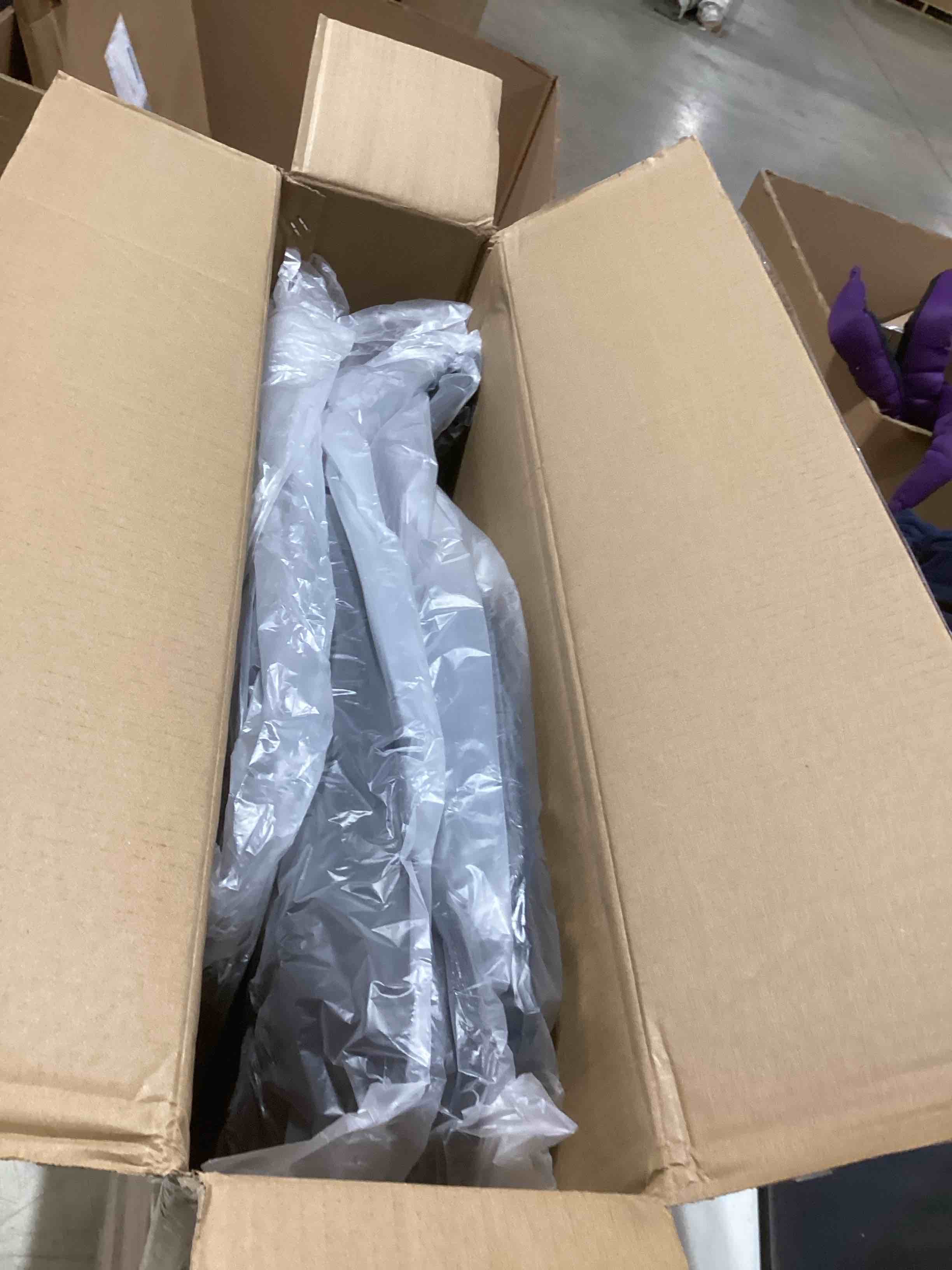 https://s3.amazonaws.com/lotting-images-prod/bidfta/PNK0350589_1733327843531.jpeg