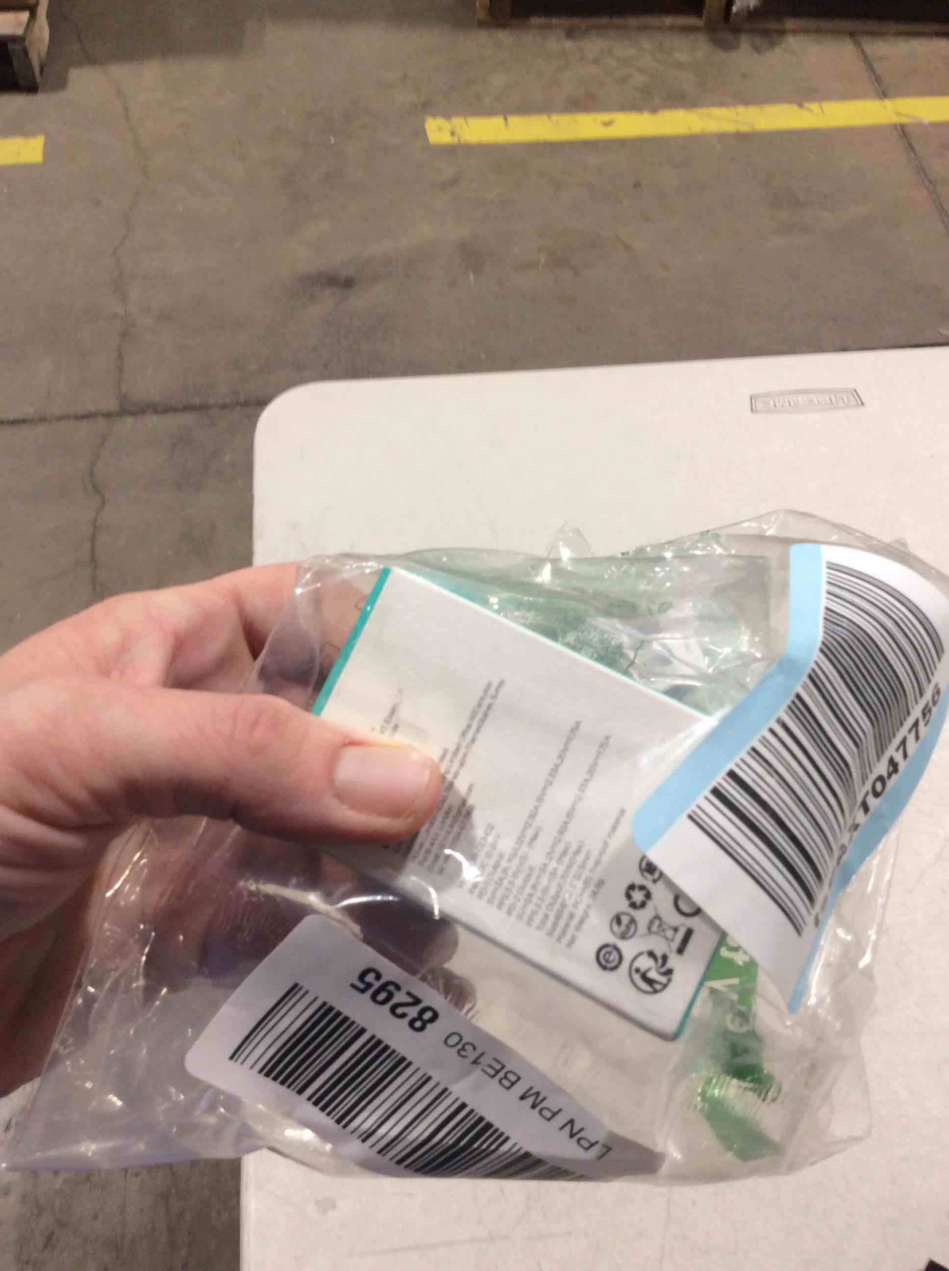 https://s3.amazonaws.com/lotting-images-prod/bidfta/PNK0351069_1731935330119.jpeg