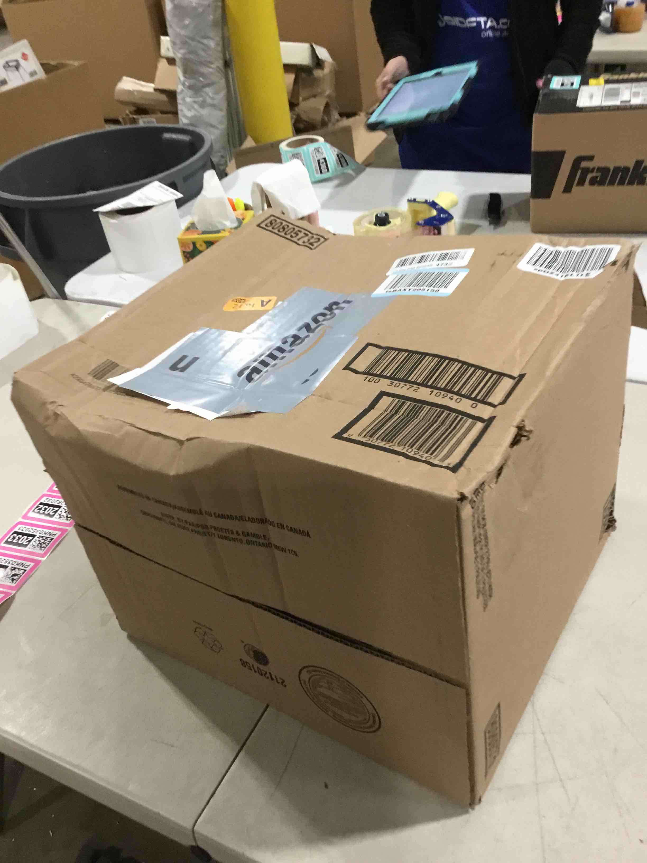 https://s3.amazonaws.com/lotting-images-prod/bidfta/PNK0352036_1732628583939.jpeg