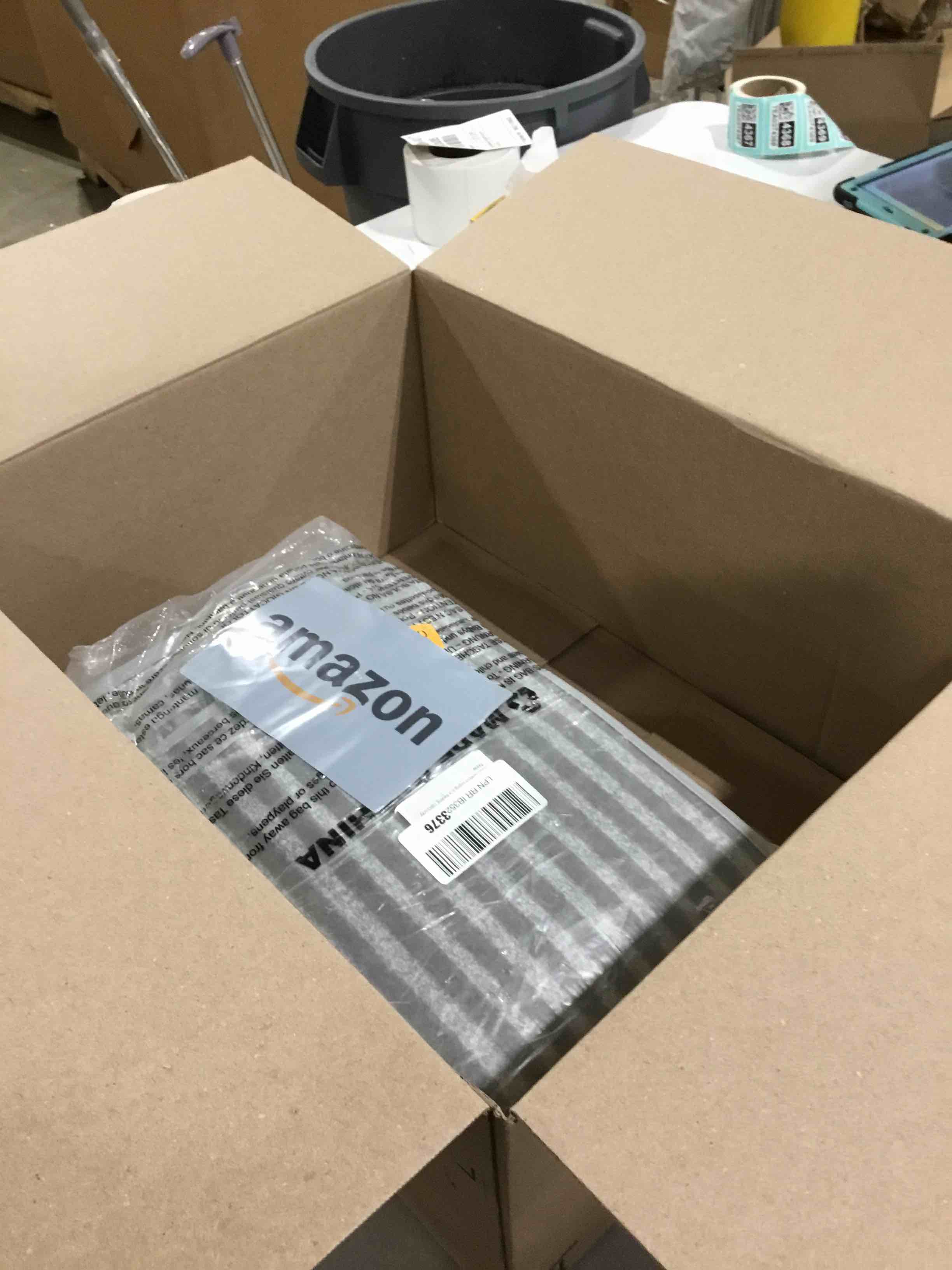 https://s3.amazonaws.com/lotting-images-prod/bidfta/PNK0352037_1732628479955.jpeg
