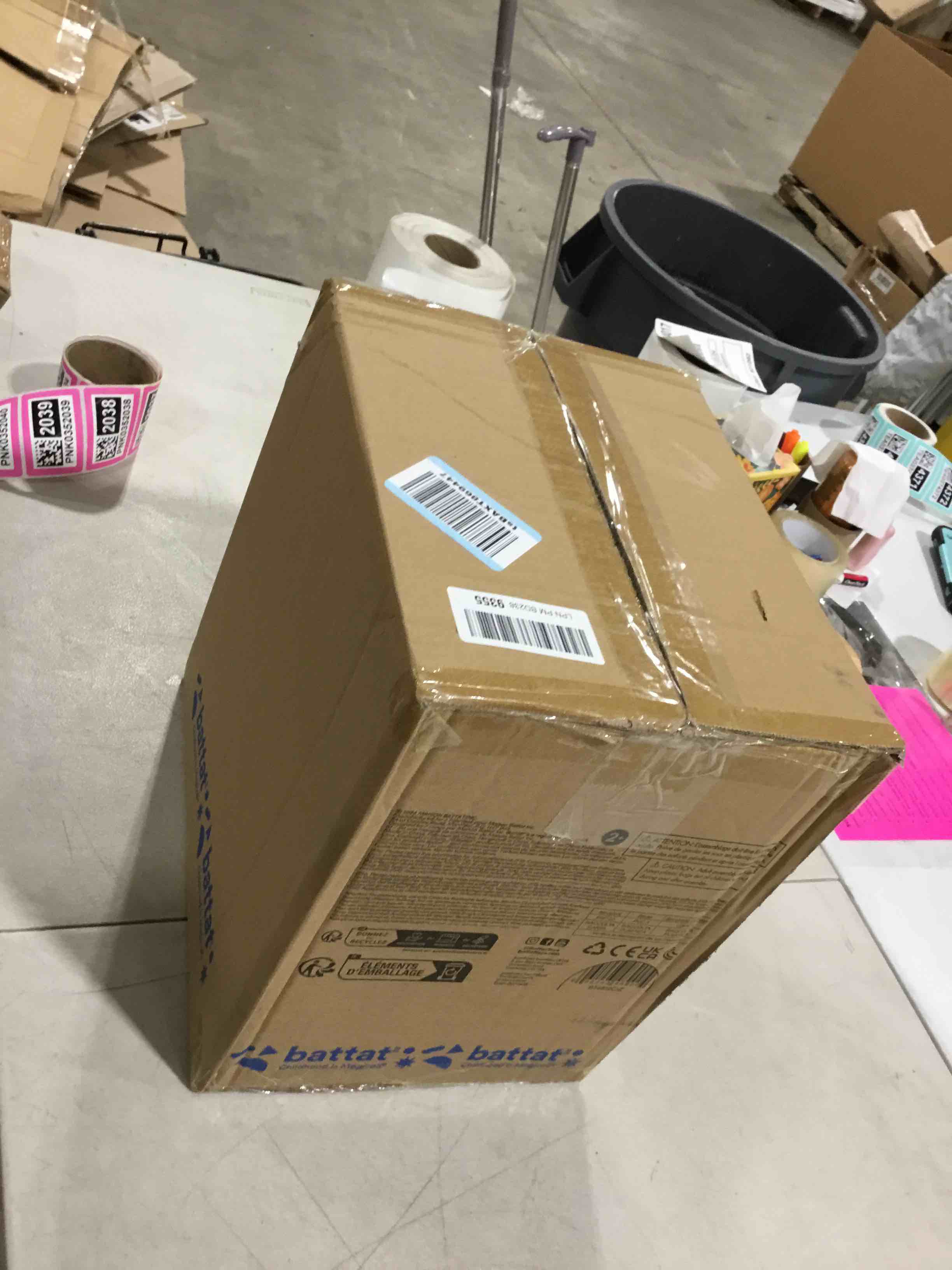 https://s3.amazonaws.com/lotting-images-prod/bidfta/PNK0352041_1732628002772.jpeg