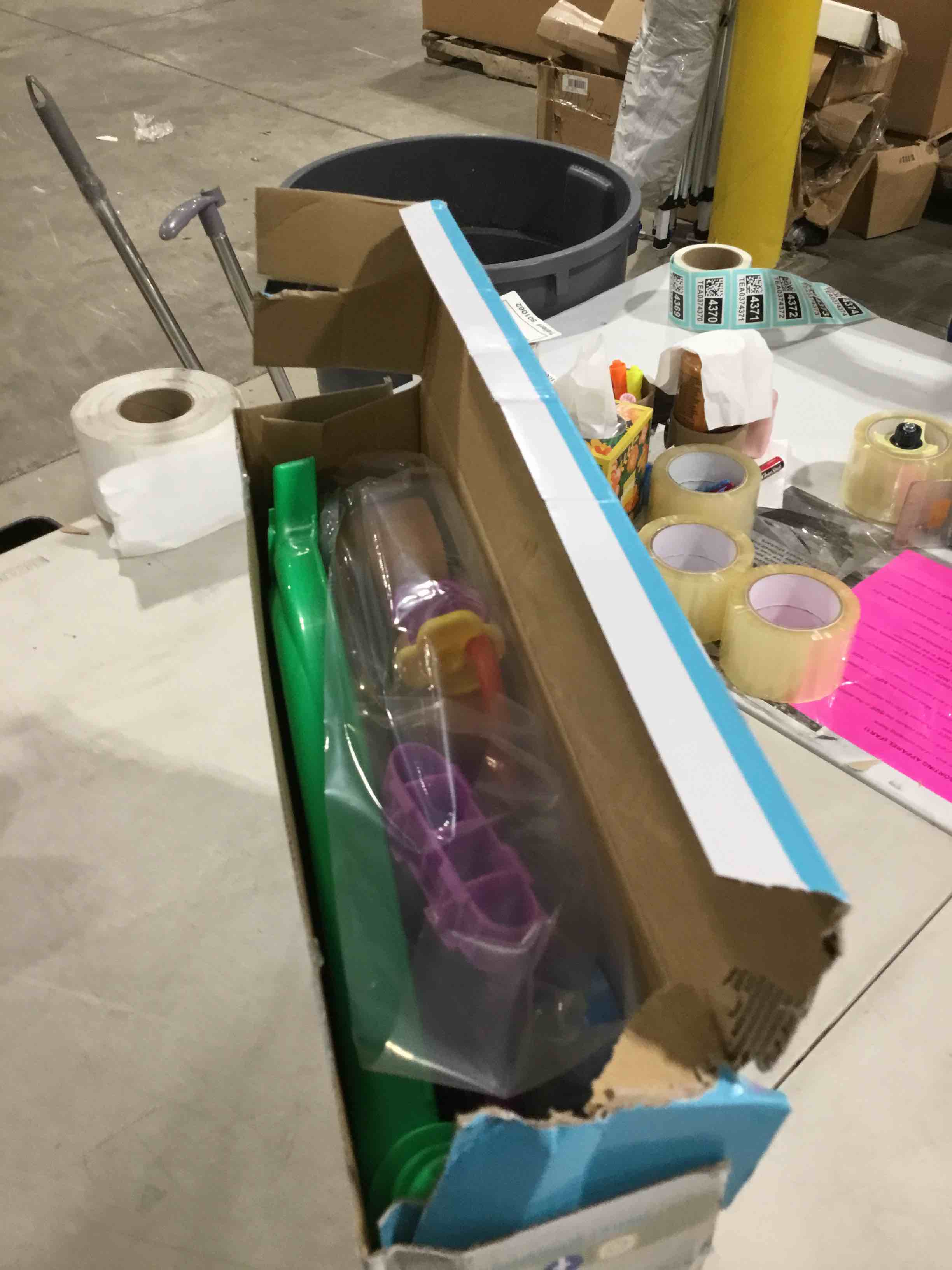 https://s3.amazonaws.com/lotting-images-prod/bidfta/PNK0352042_1732627917708.jpeg