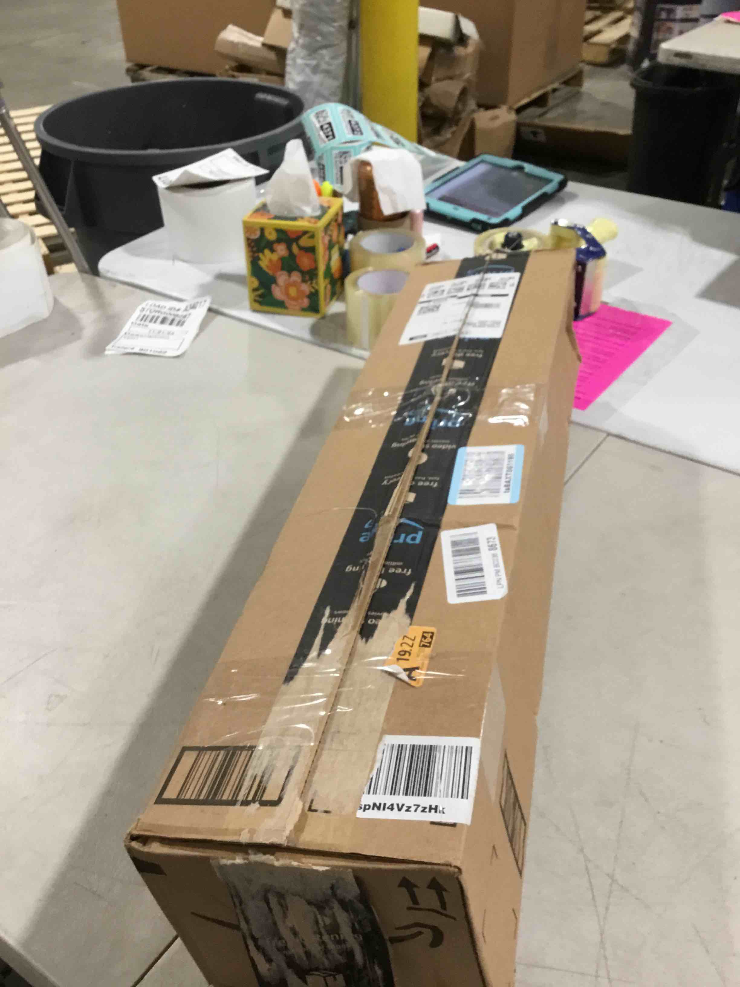 https://s3.amazonaws.com/lotting-images-prod/bidfta/PNK0352043_1732627752154.jpeg