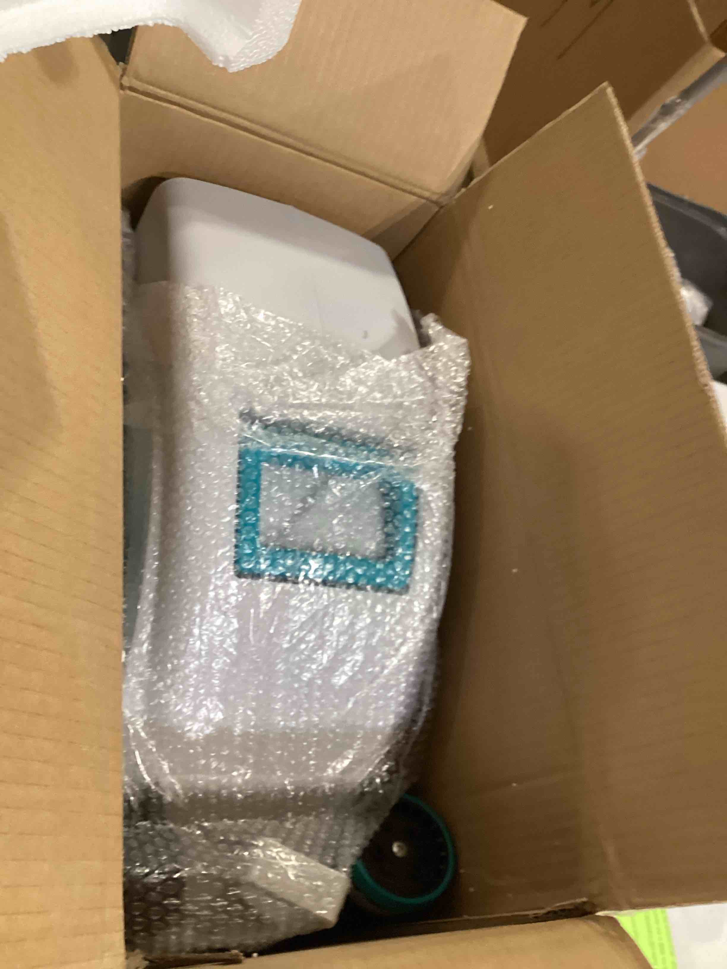 https://s3.amazonaws.com/lotting-images-prod/bidfta/PNK0352753_1731520361903.jpeg