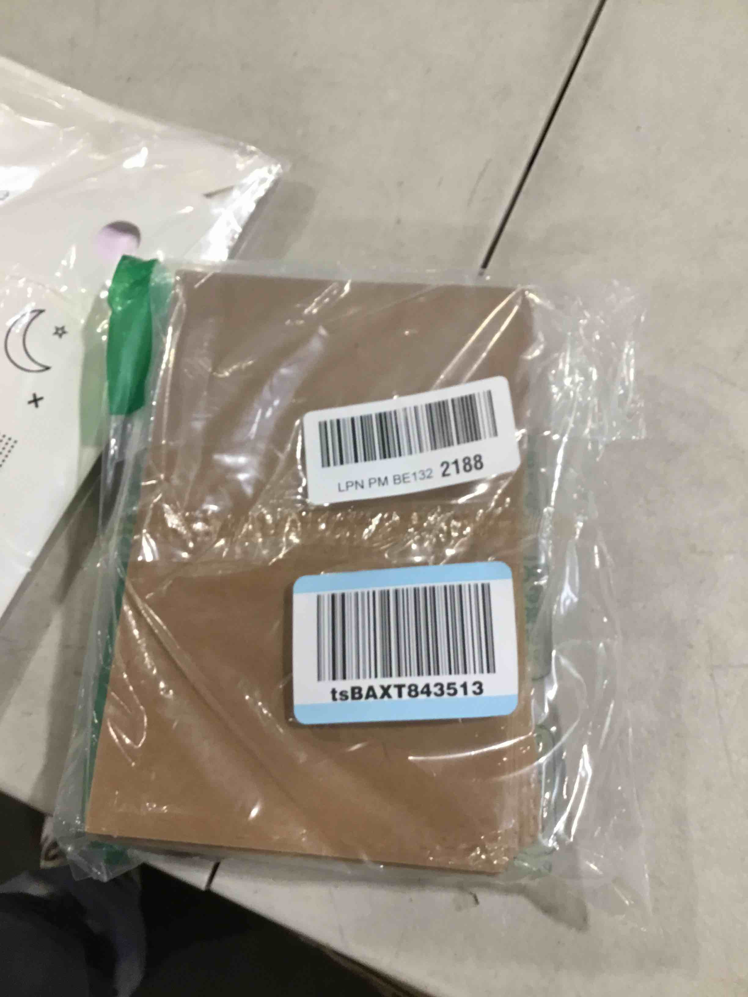 https://s3.amazonaws.com/lotting-images-prod/bidfta/PNK0353171_1730904807057.jpeg
