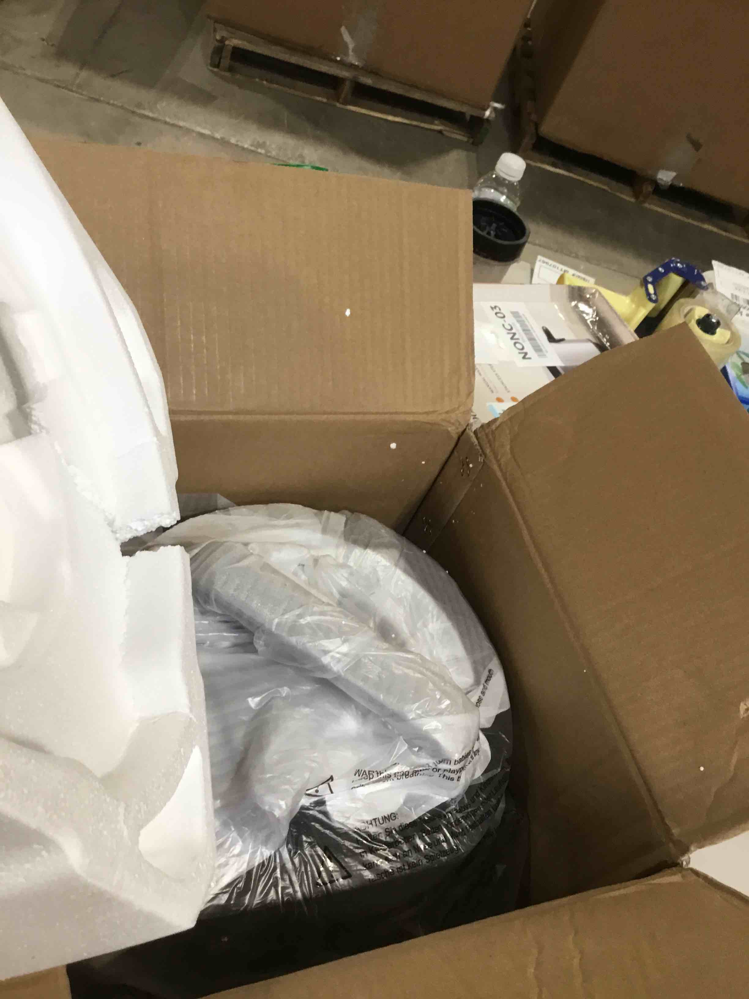 https://s3.amazonaws.com/lotting-images-prod/bidfta/PNK0353354_1730736434177.jpeg