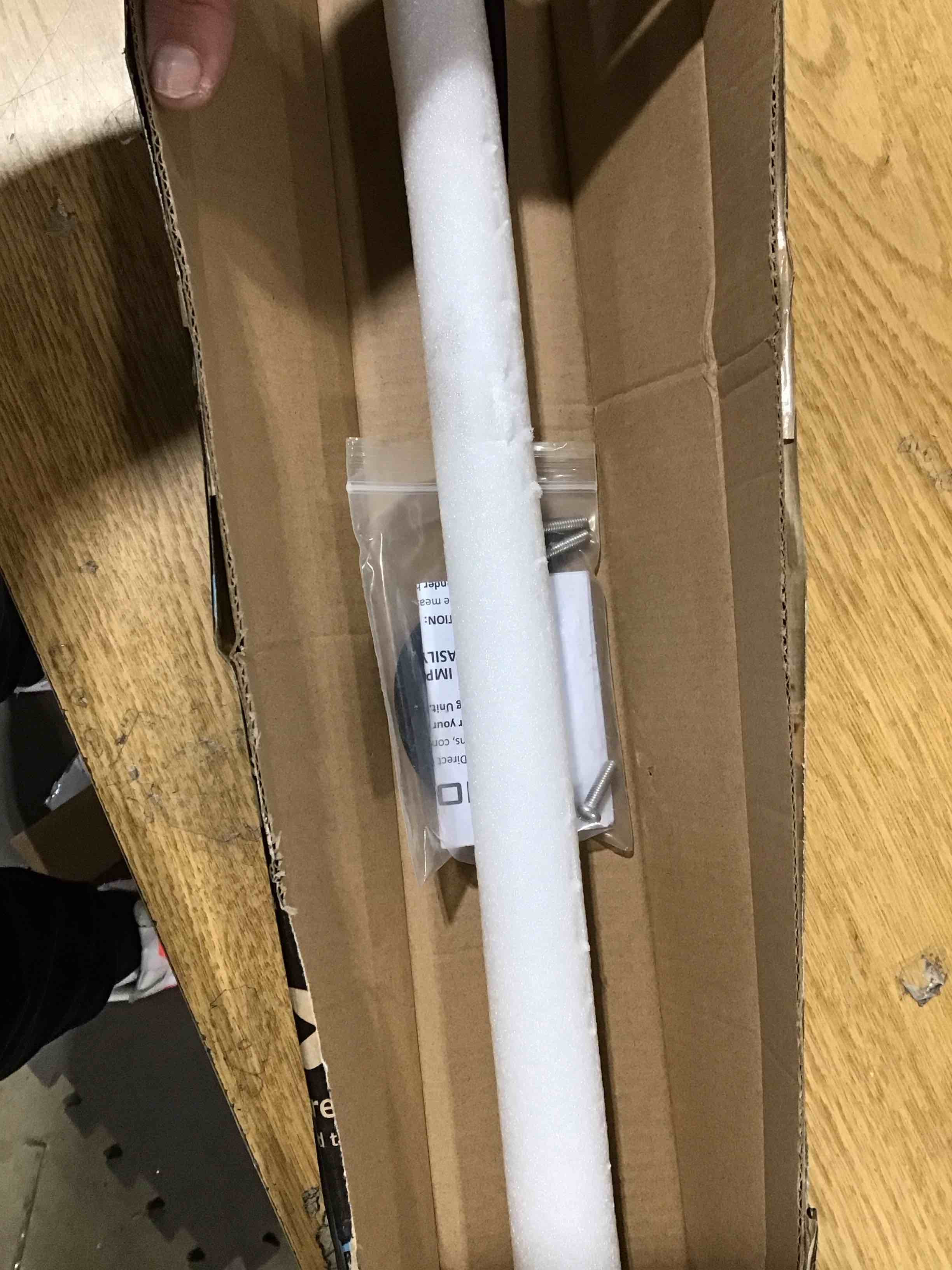 https://s3.amazonaws.com/lotting-images-prod/bidfta/PNK0353965_1730120302357.jpeg