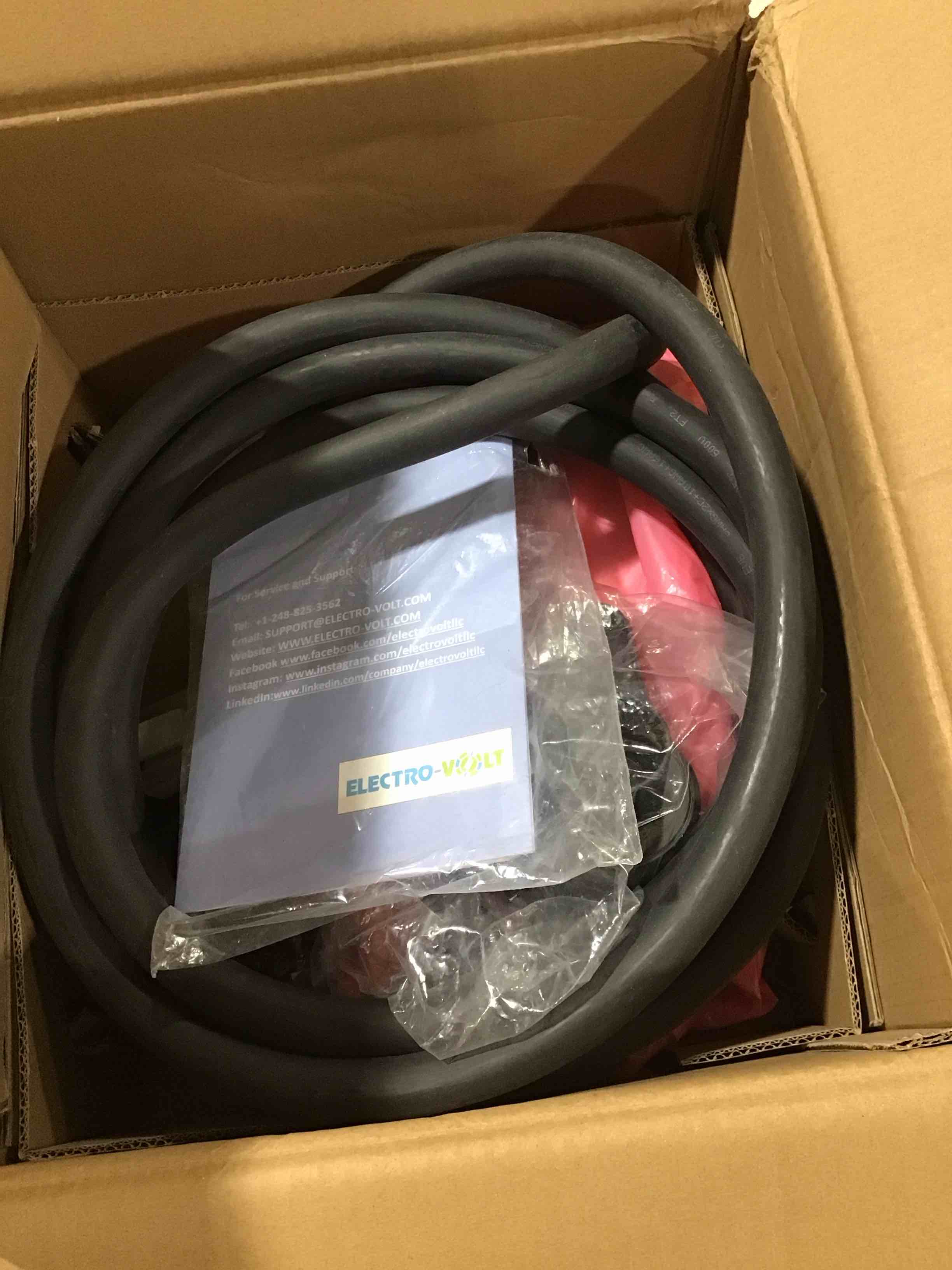 https://s3.amazonaws.com/lotting-images-prod/bidfta/PNK0353987_1730116263739.jpeg