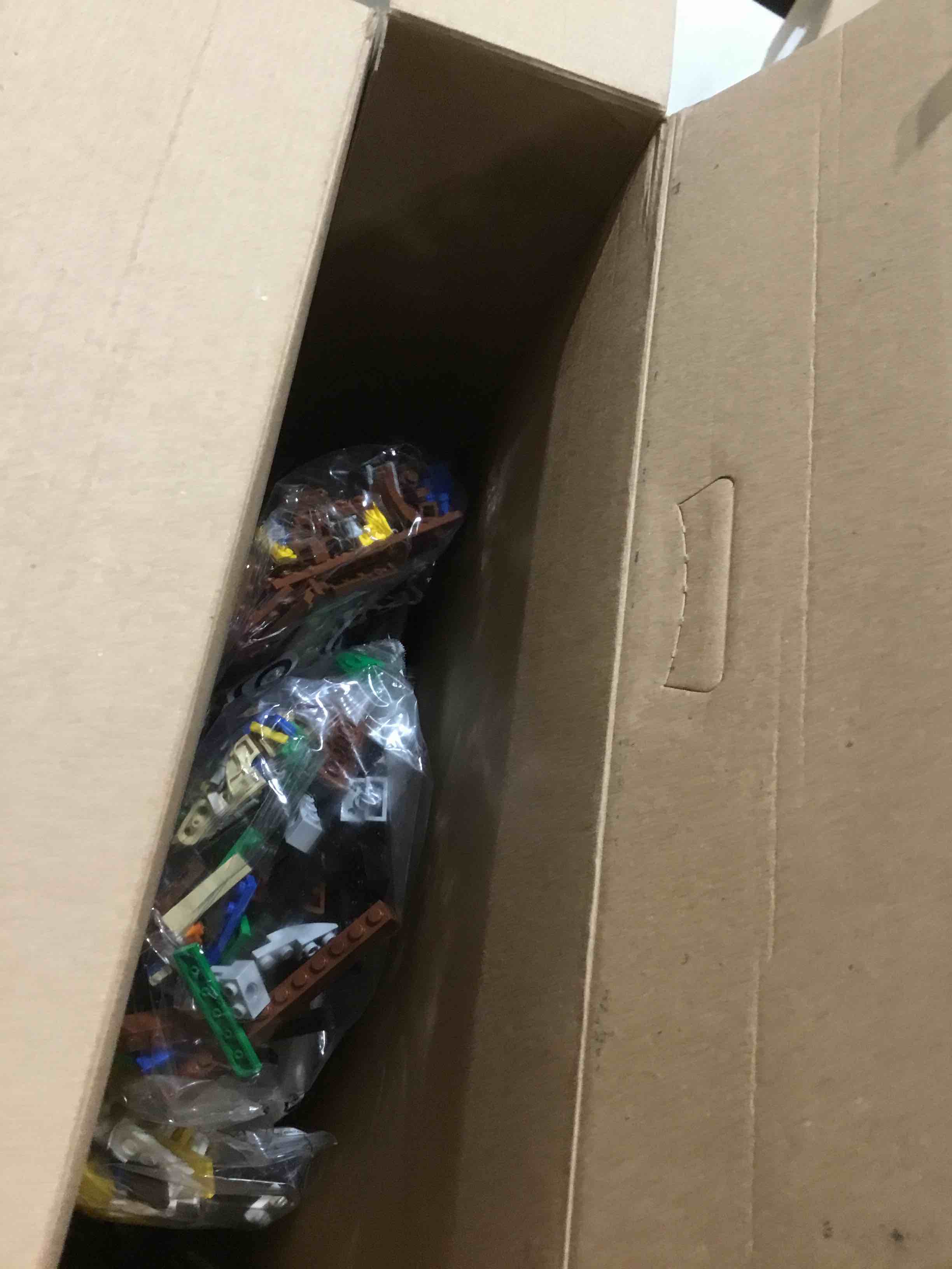 https://s3.amazonaws.com/lotting-images-prod/bidfta/PNK0354463_1730735953205.jpeg