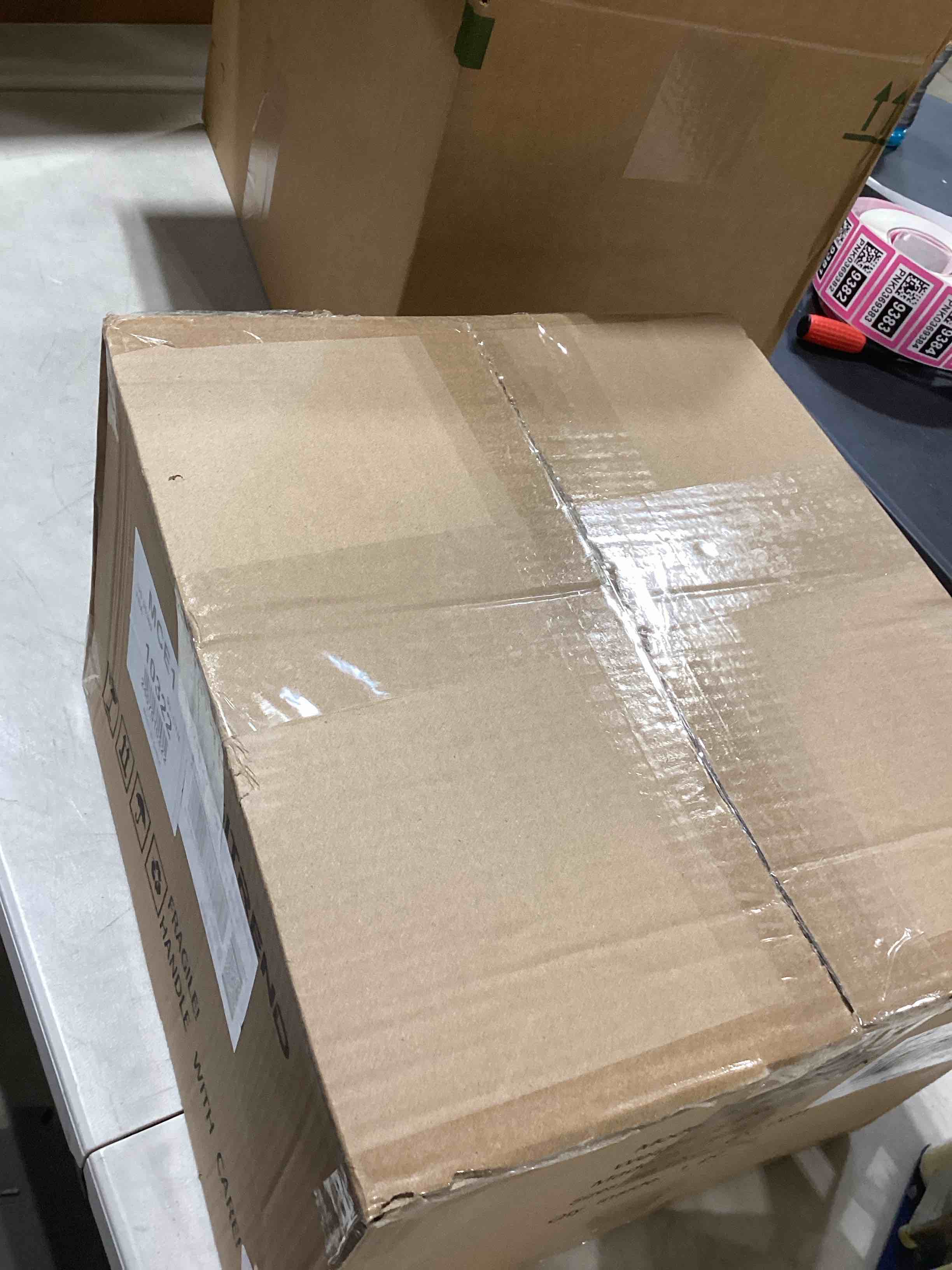https://s3.amazonaws.com/lotting-images-prod/bidfta/PNK0354476_1730732814042.jpeg