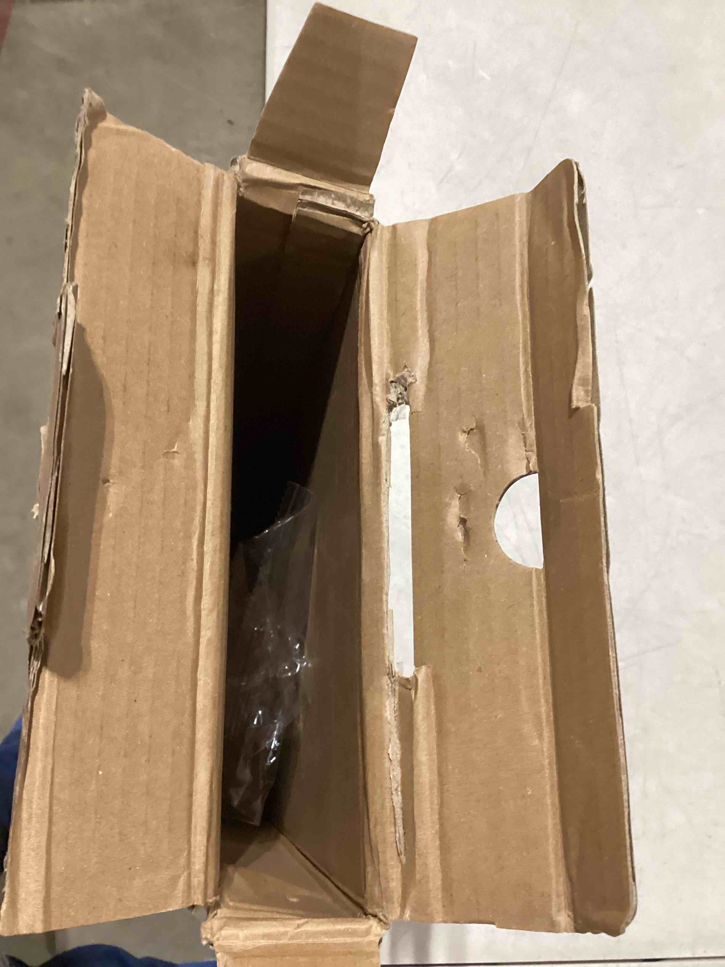 https://s3.amazonaws.com/lotting-images-prod/bidfta/PNK0354908_1730376472495.jpeg