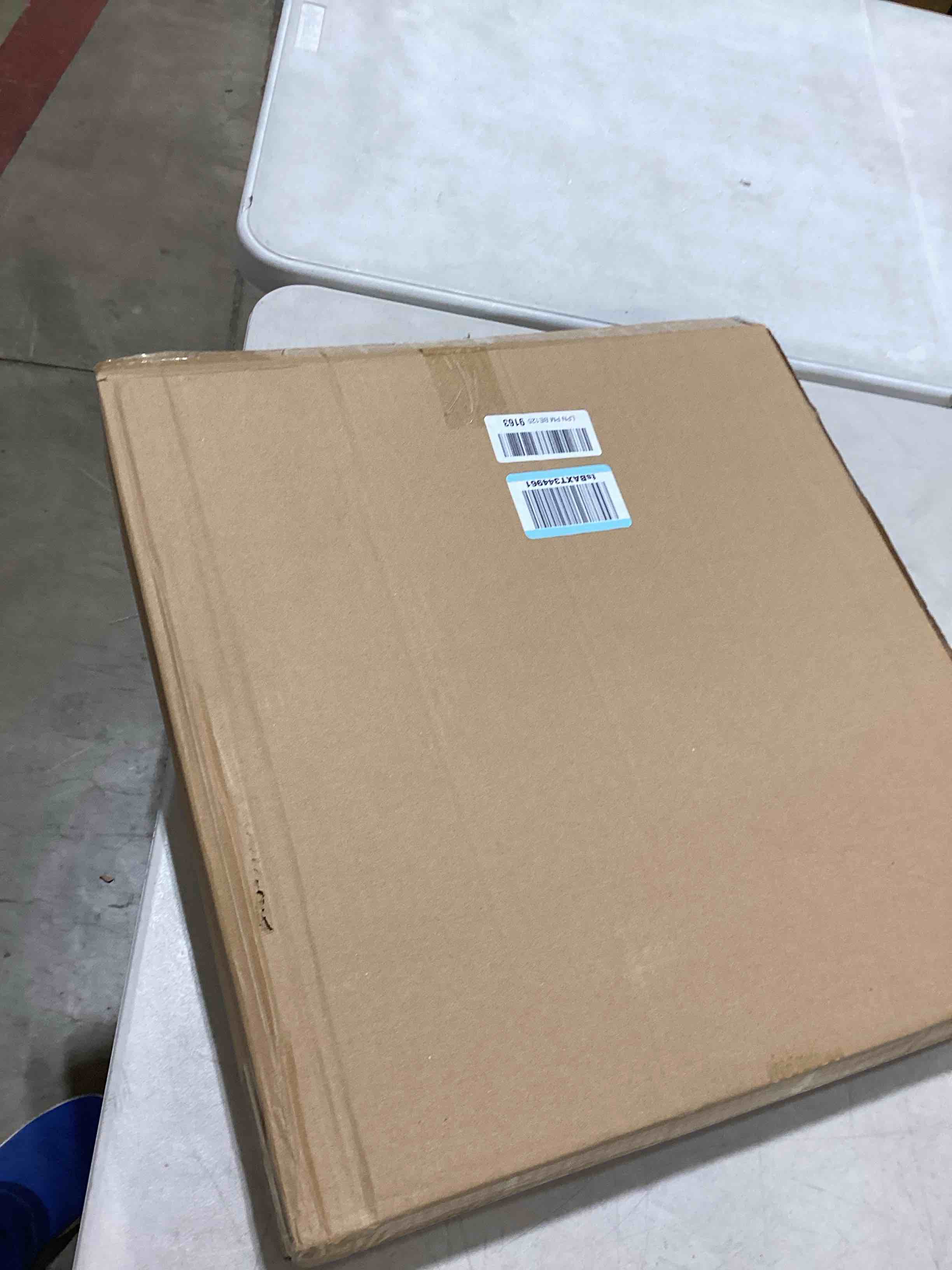 https://s3.amazonaws.com/lotting-images-prod/bidfta/PNK0354927_1730373362787.jpeg