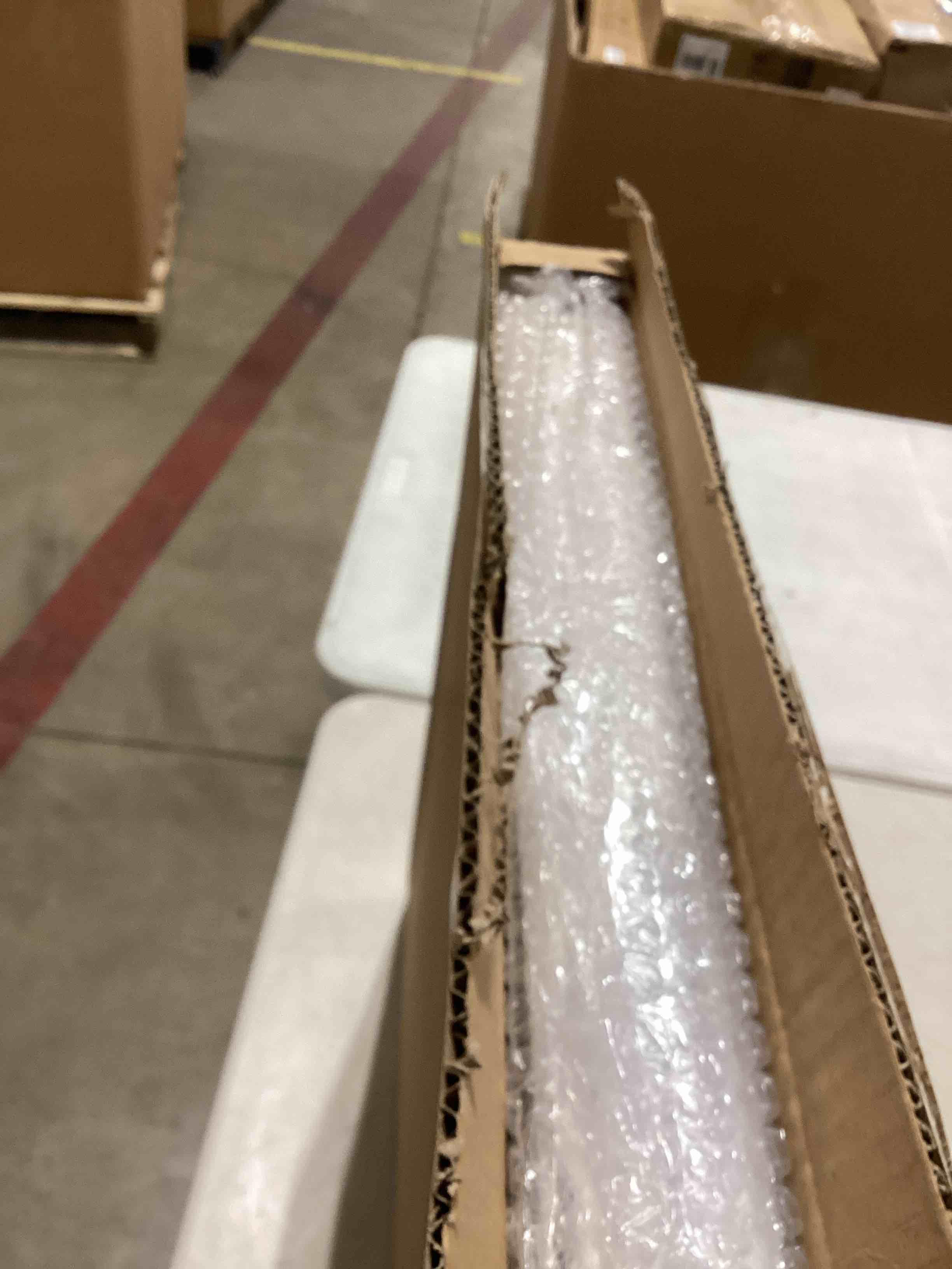 https://s3.amazonaws.com/lotting-images-prod/bidfta/PNK0354927_1730373376255.jpeg