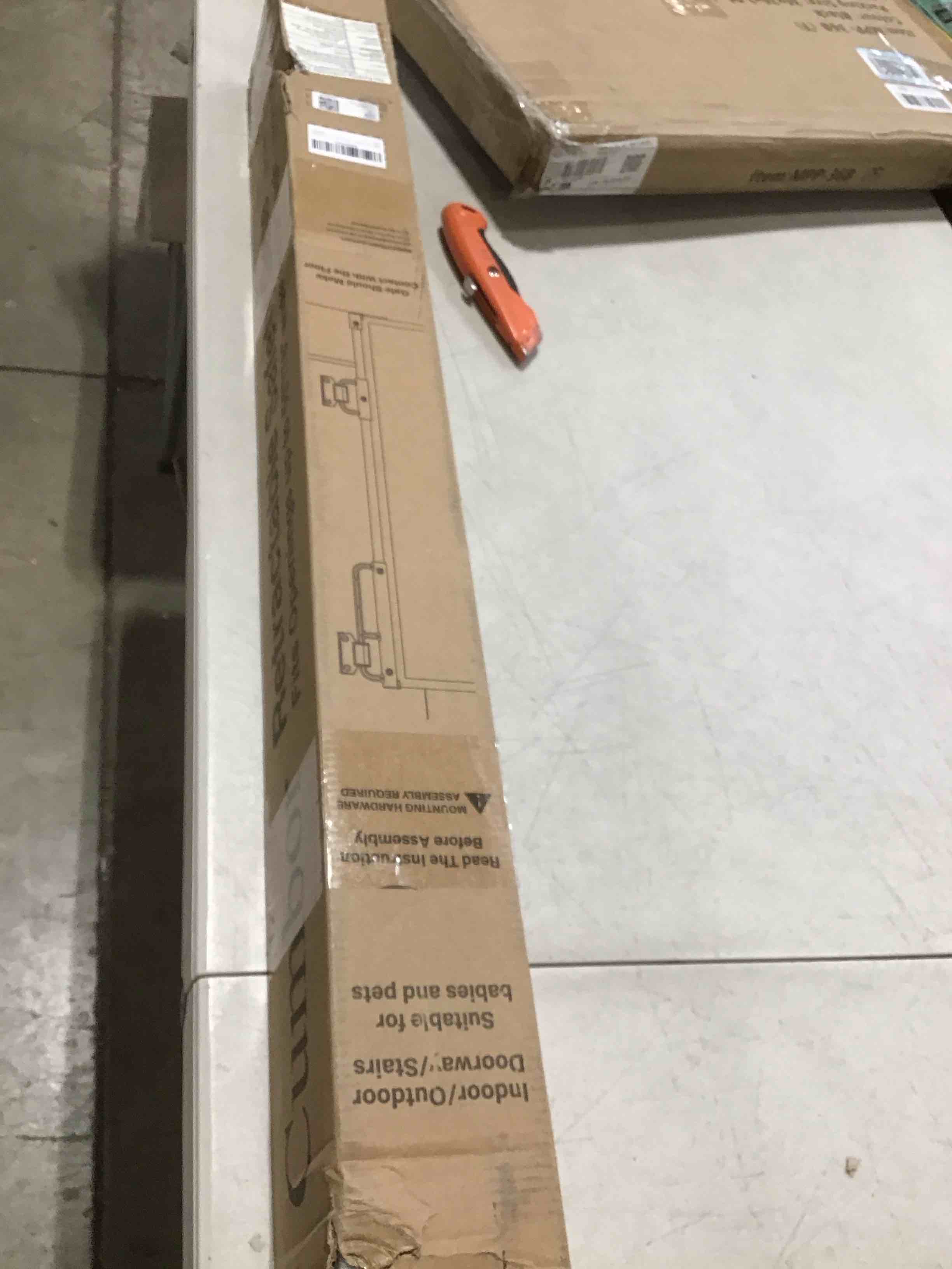 https://s3.amazonaws.com/lotting-images-prod/bidfta/PNK0354951_1730317295871.jpeg