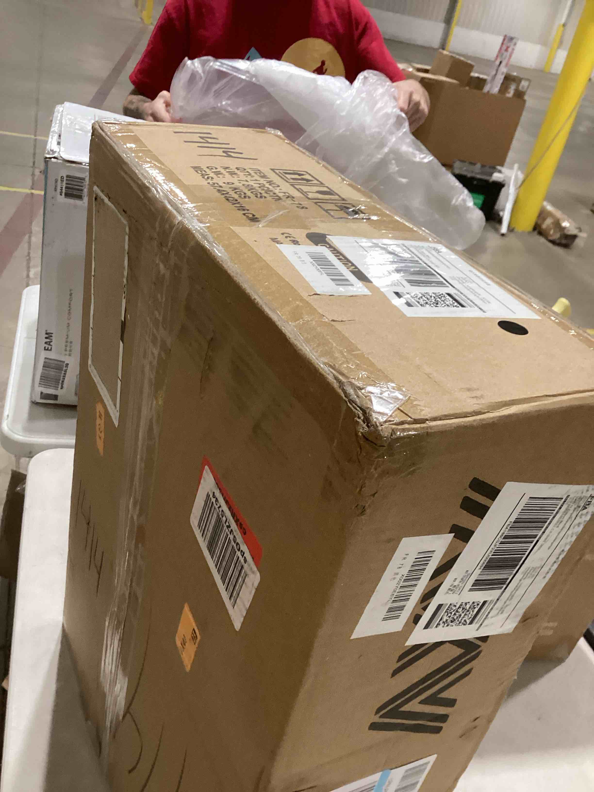 https://s3.amazonaws.com/lotting-images-prod/bidfta/PNK0355102_1730286863663.jpeg