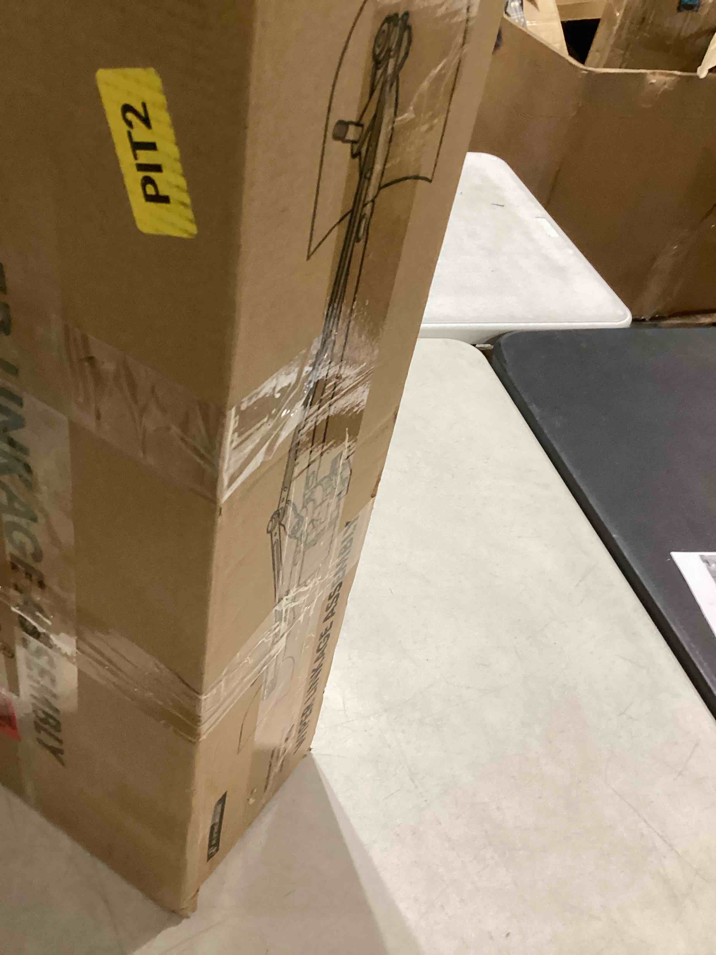 https://s3.amazonaws.com/lotting-images-prod/bidfta/PNK0355245_1730114810443.jpeg