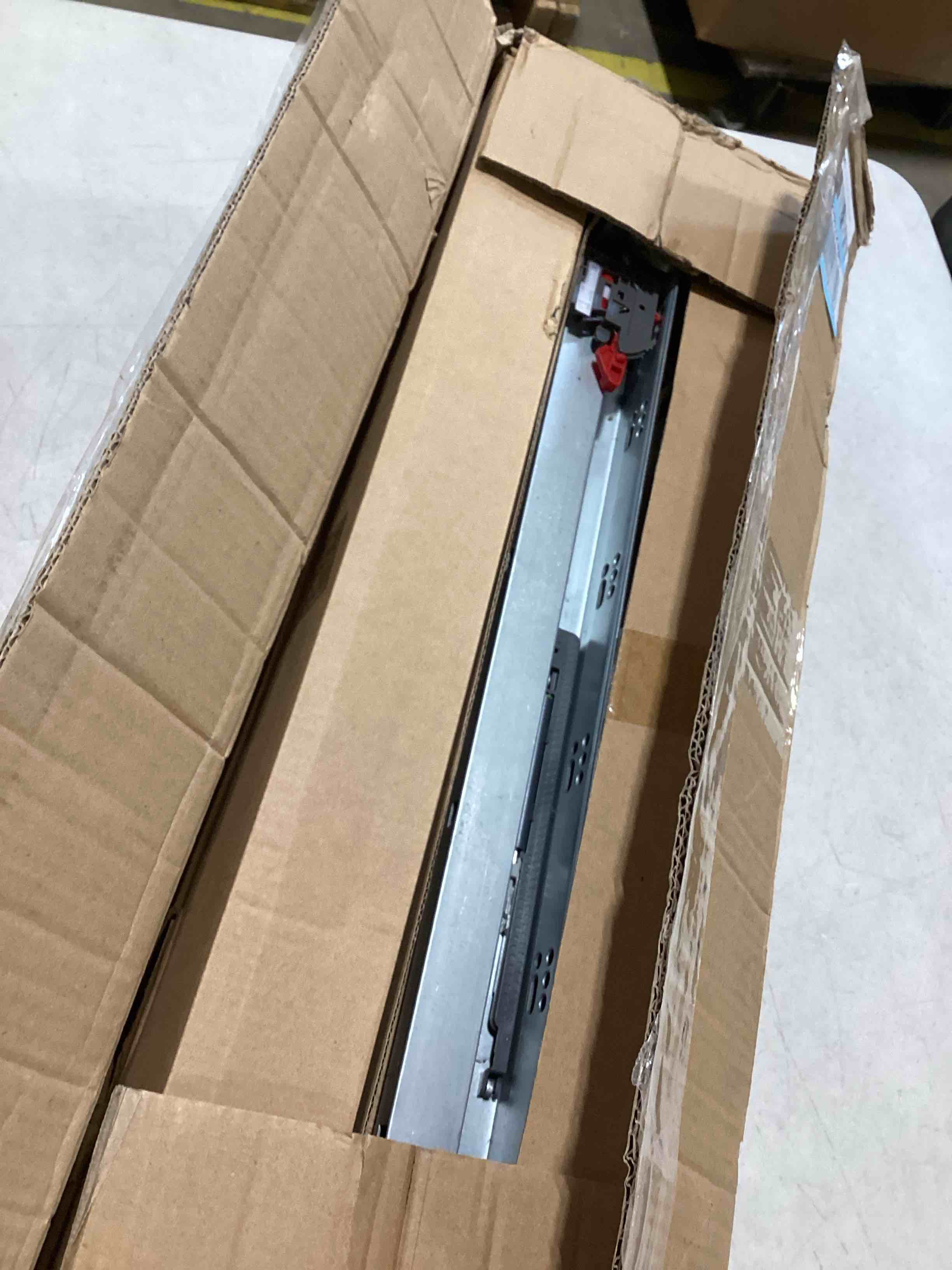 https://s3.amazonaws.com/lotting-images-prod/bidfta/PNK0355849_1729522293904.jpeg