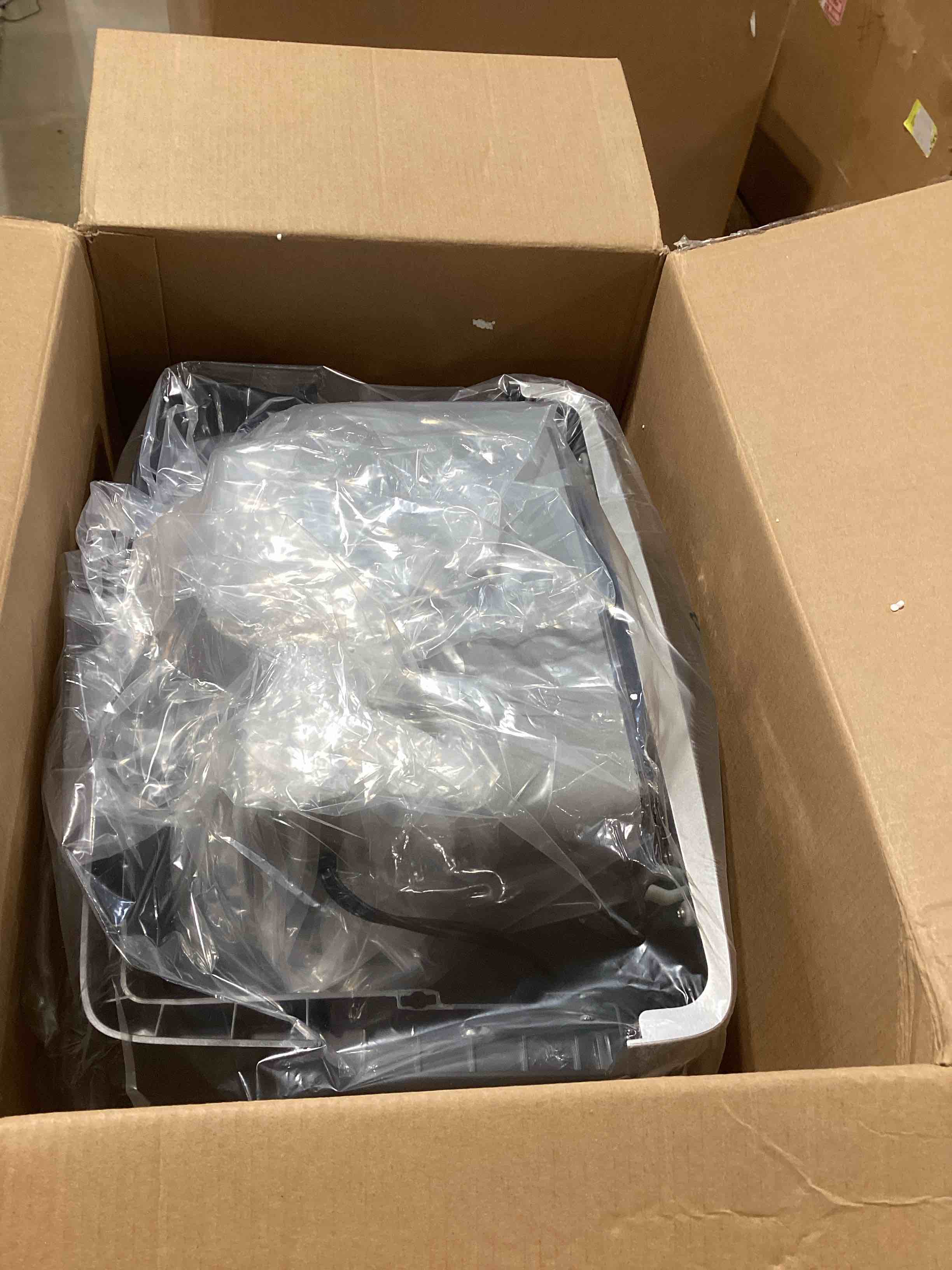 https://s3.amazonaws.com/lotting-images-prod/bidfta/PNK0356665_1732110896881.jpeg
