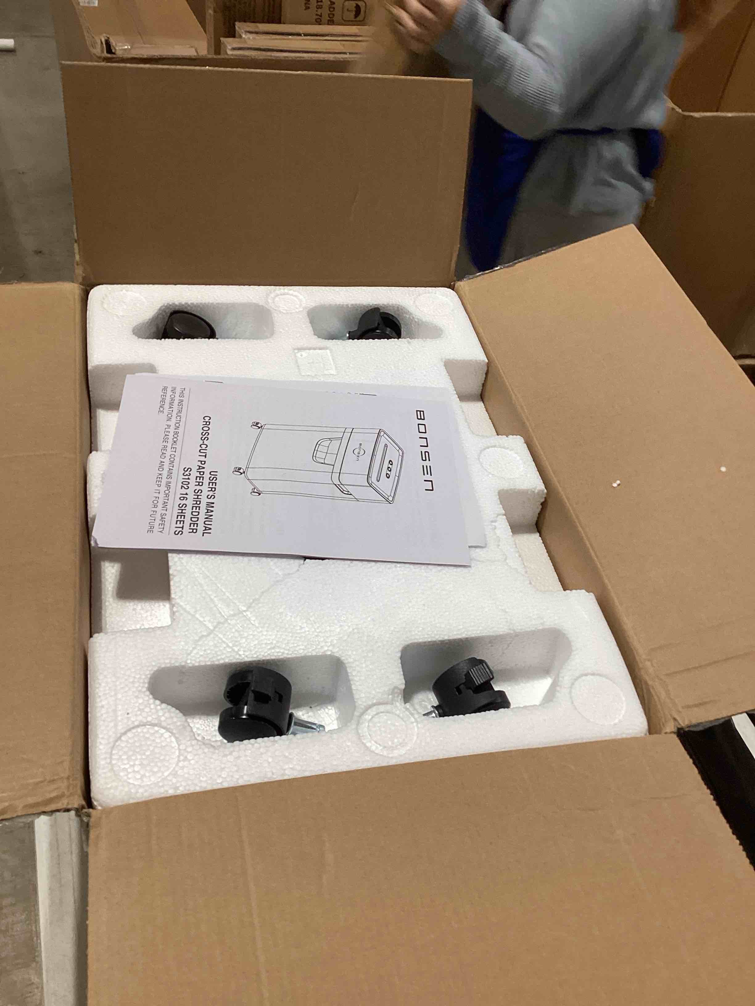 https://s3.amazonaws.com/lotting-images-prod/bidfta/PNK0356665_1732110930866.jpeg