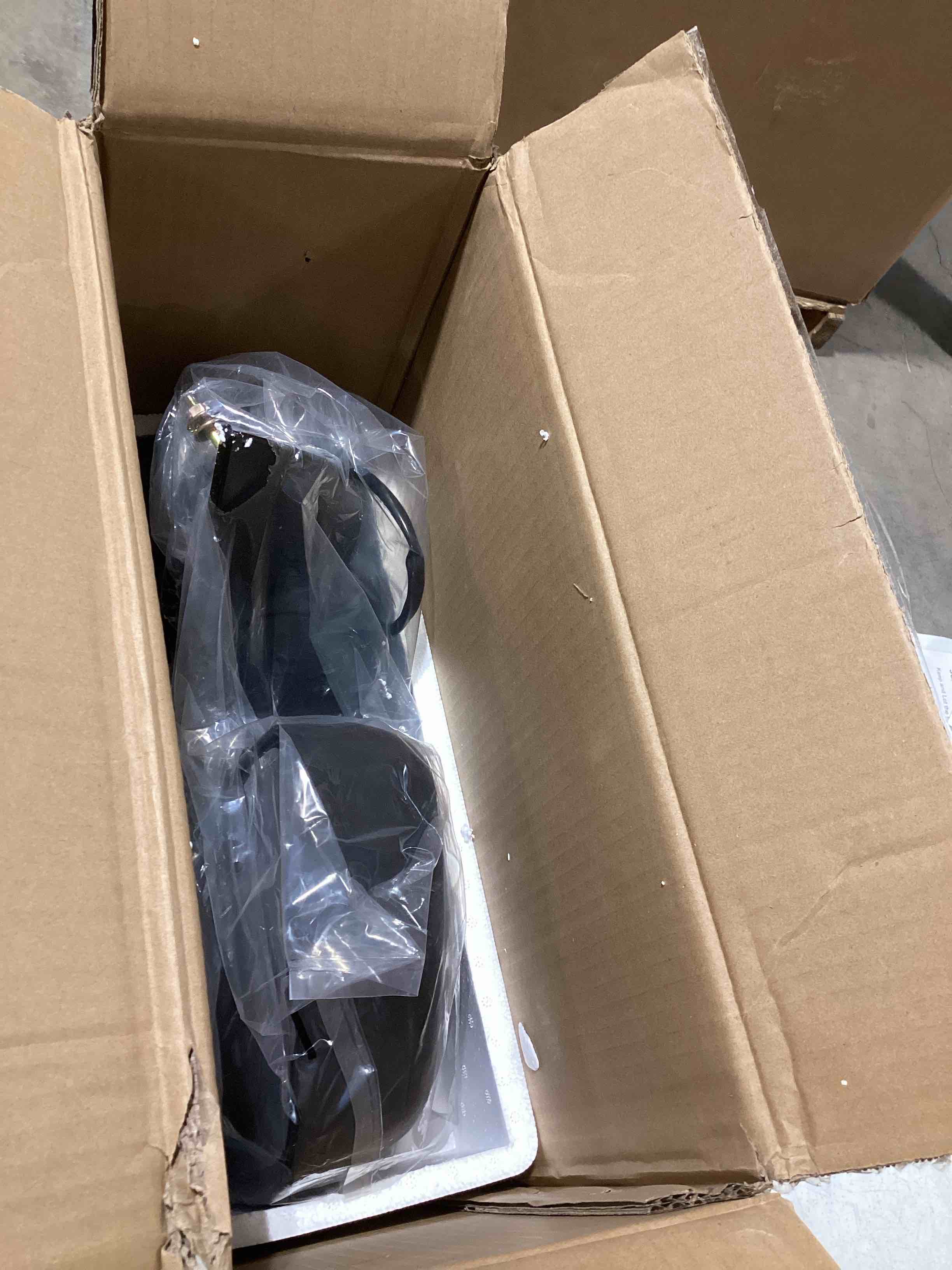 https://s3.amazonaws.com/lotting-images-prod/bidfta/PNK0356810_1731937975972.jpeg