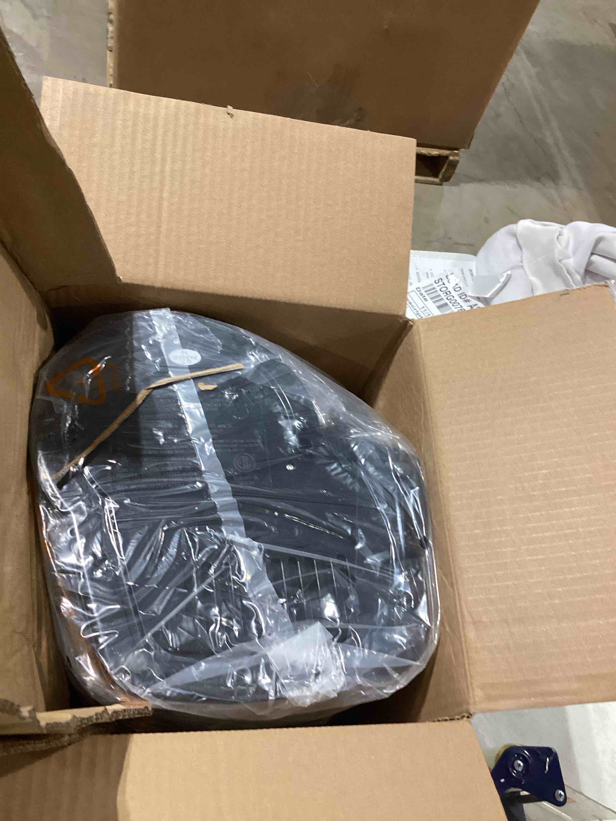 https://s3.amazonaws.com/lotting-images-prod/bidfta/PNK0356817_1731937014729.jpeg