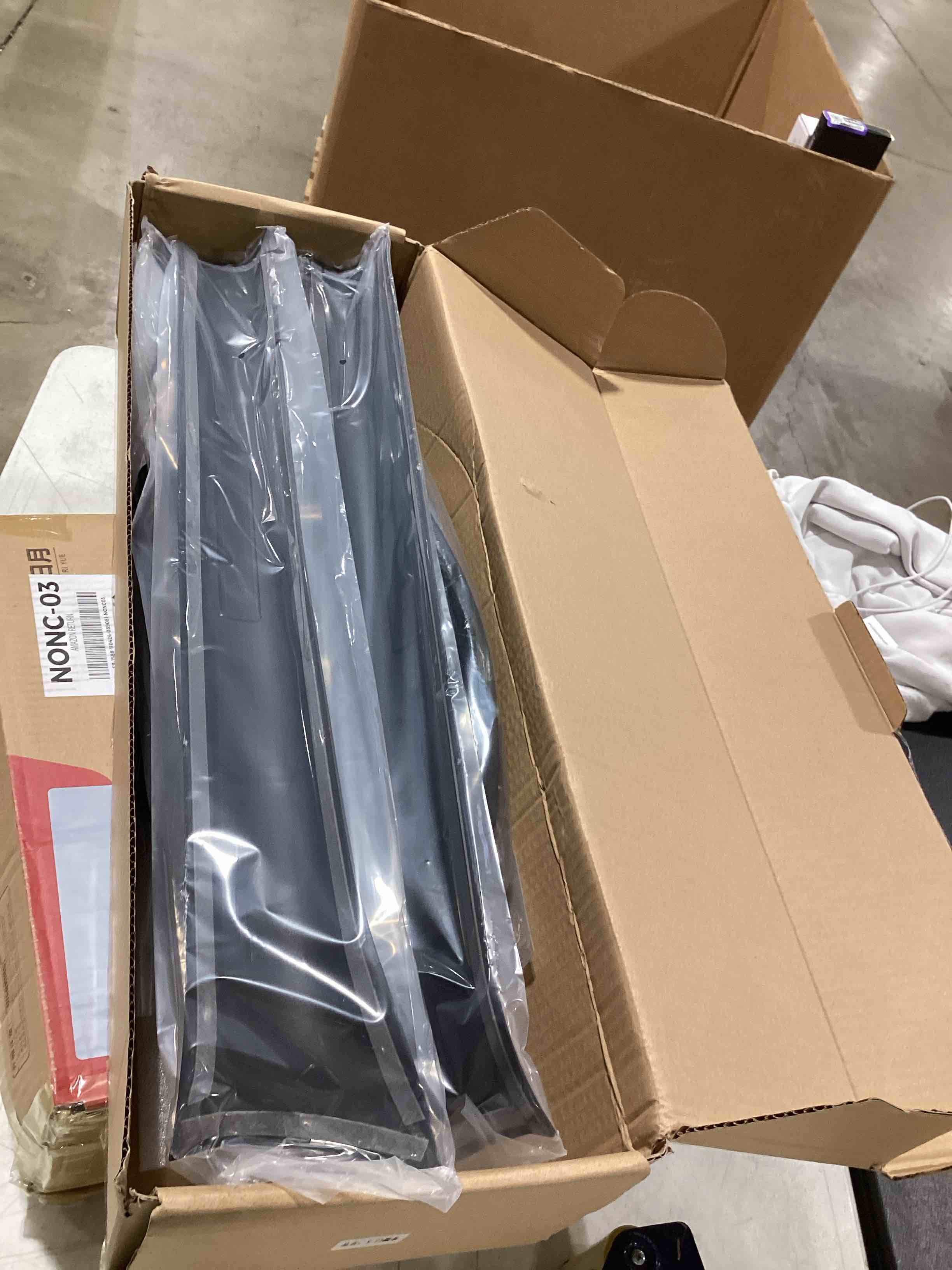 https://s3.amazonaws.com/lotting-images-prod/bidfta/PNK0356820_1731936465993.jpeg
