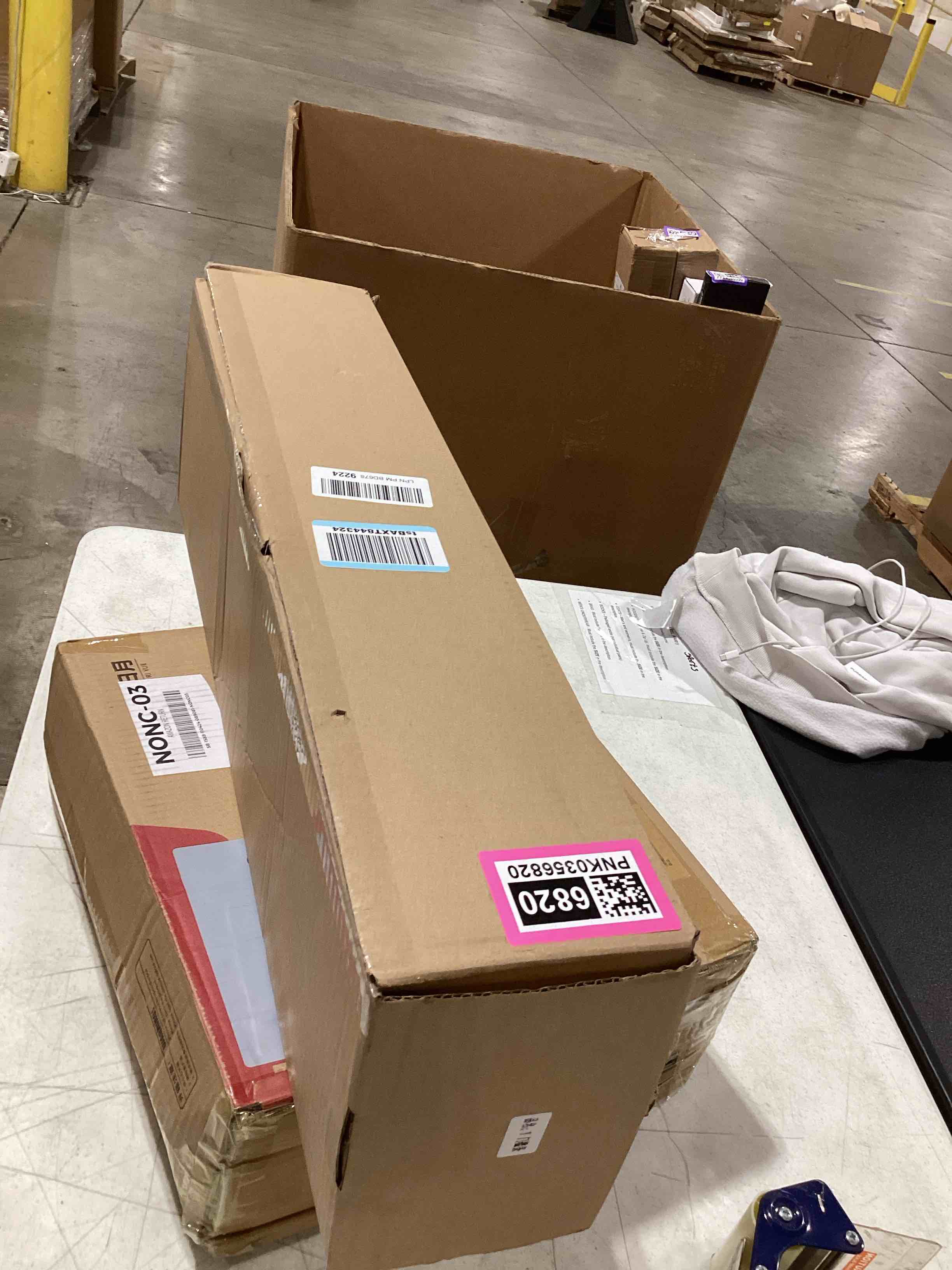 https://s3.amazonaws.com/lotting-images-prod/bidfta/PNK0356820_1731936494193.jpeg